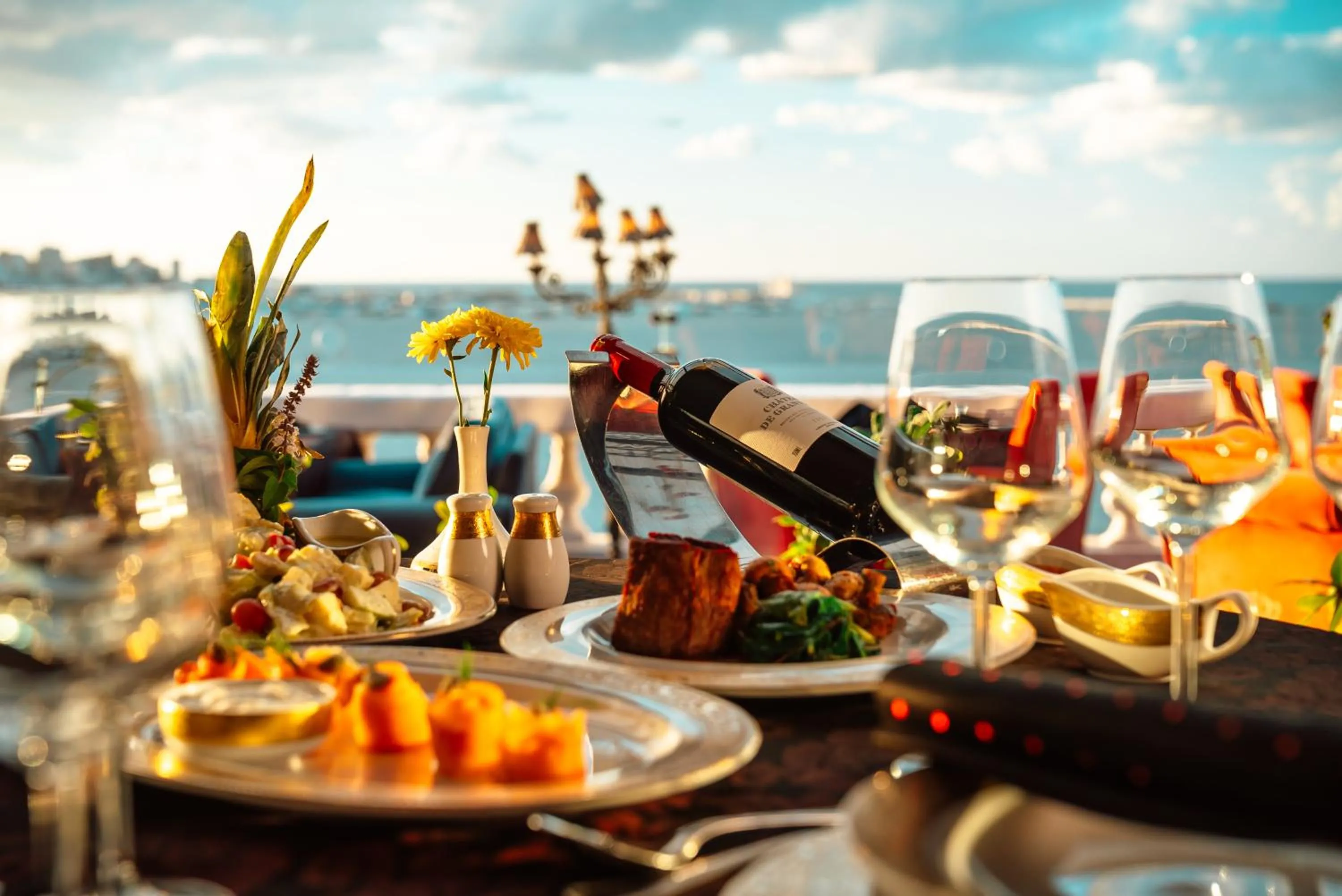 Food and drinks in Le Metropole Luxury Heritage Hotel Since 1902 by Paradise Inn Group