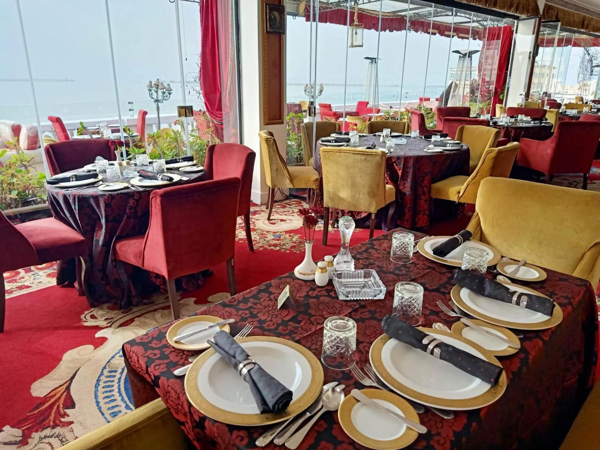 Restaurant/places to eat in Le Metropole Luxury Heritage Hotel Since 1902 by Paradise Inn Group