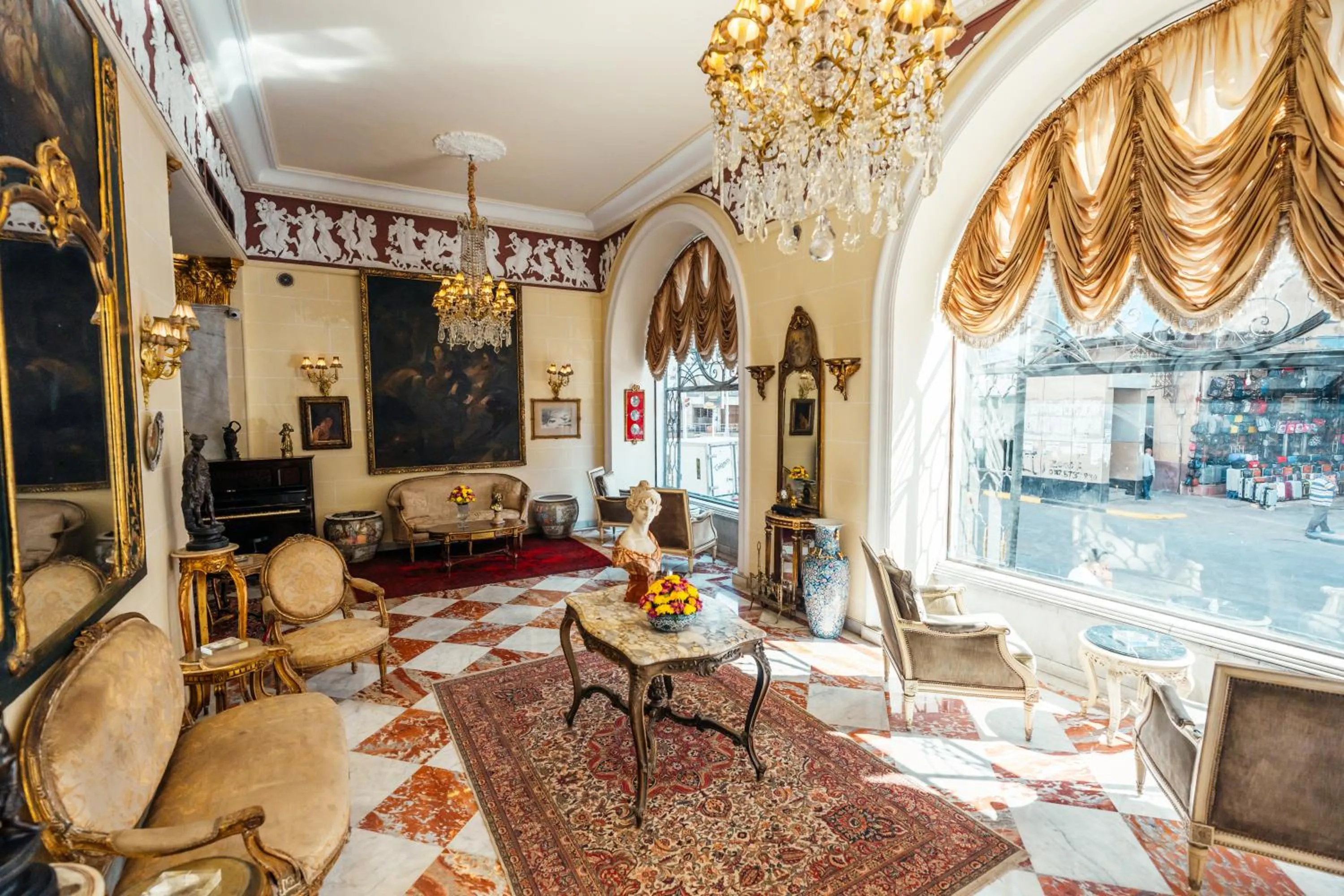 Seating area in Le Metropole Luxury Heritage Hotel Since 1902 by Paradise Inn Group