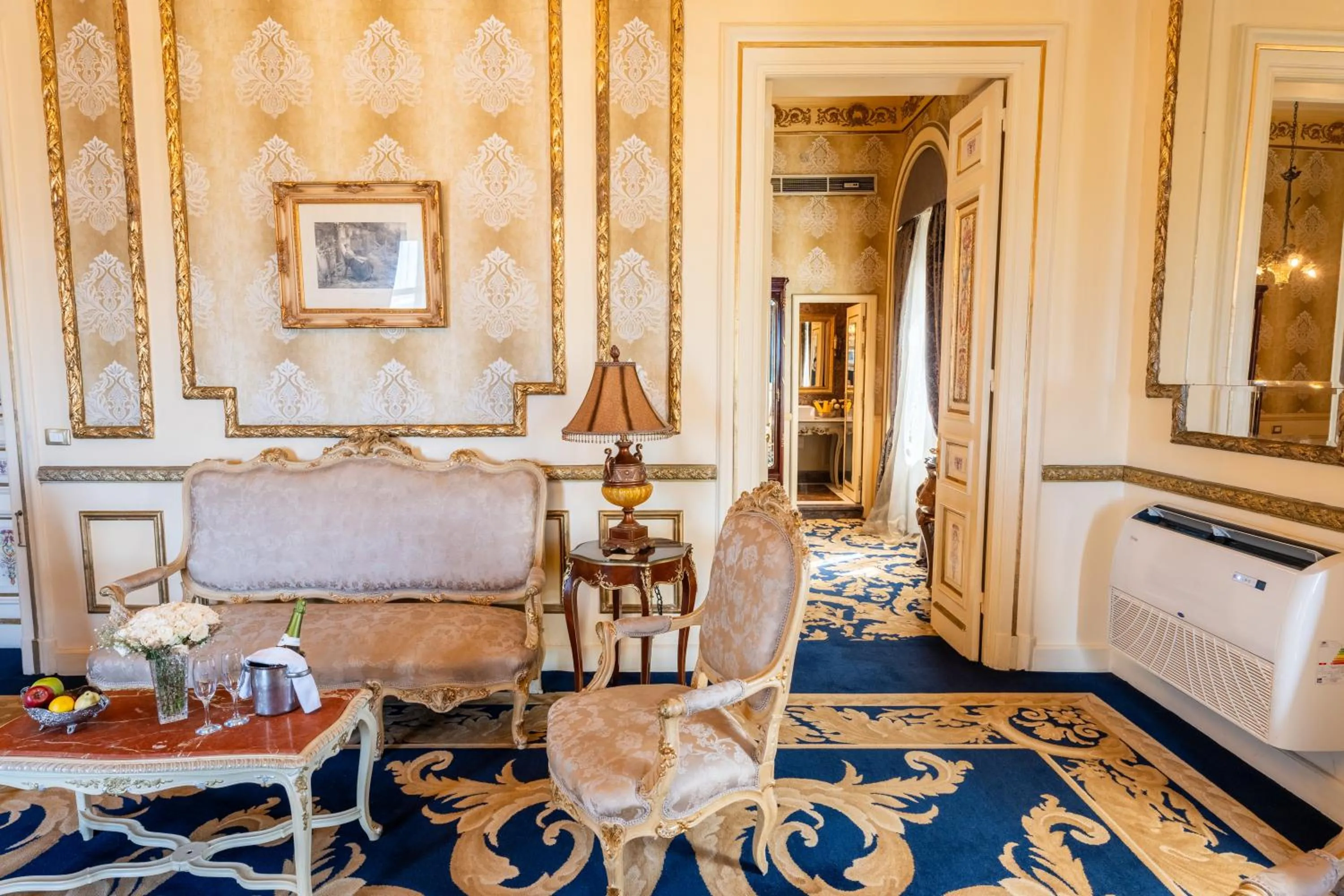 Seating area in Le Metropole Luxury Heritage Hotel Since 1902 by Paradise Inn Group