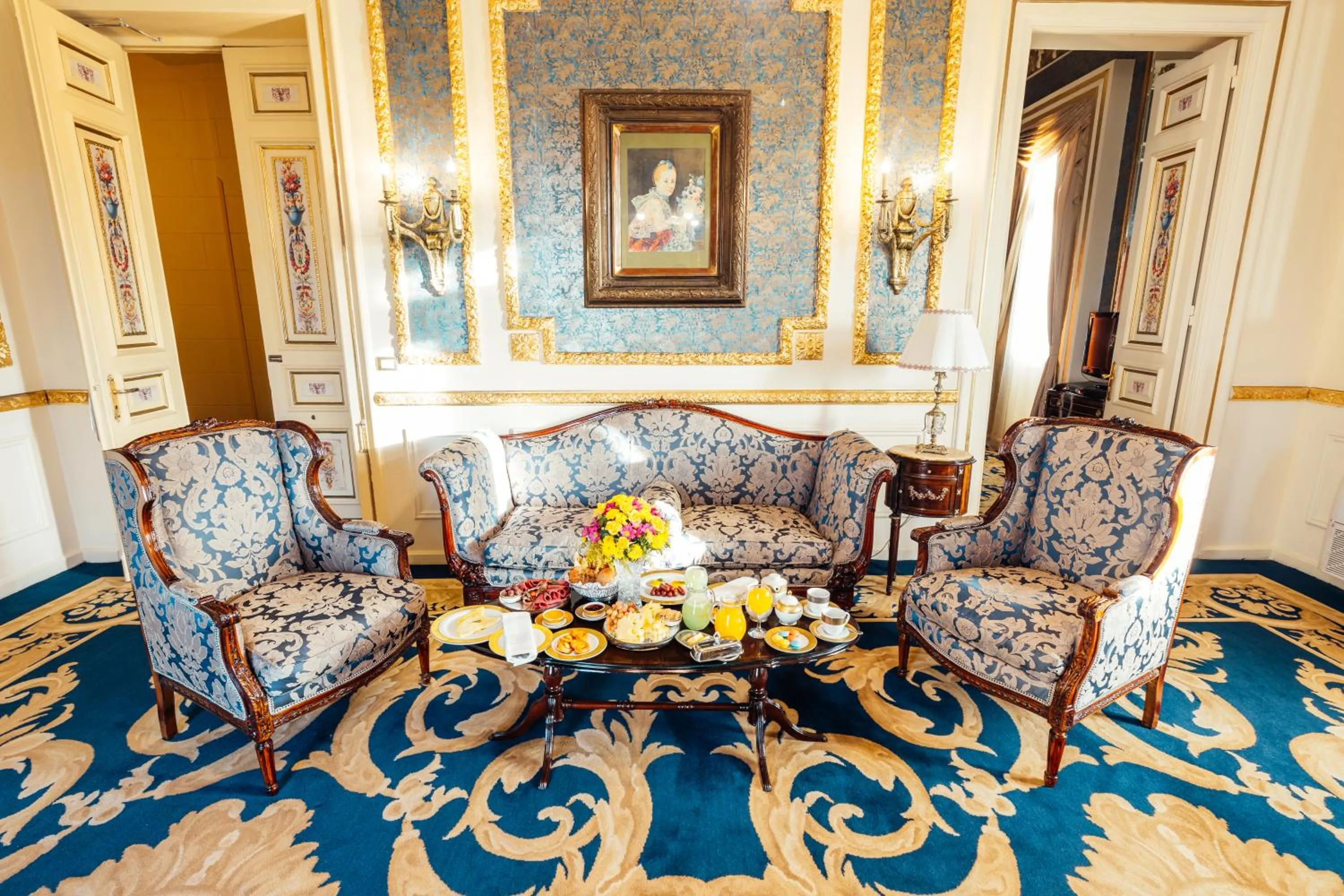 Seating area in Le Metropole Luxury Heritage Hotel Since 1902 by Paradise Inn Group