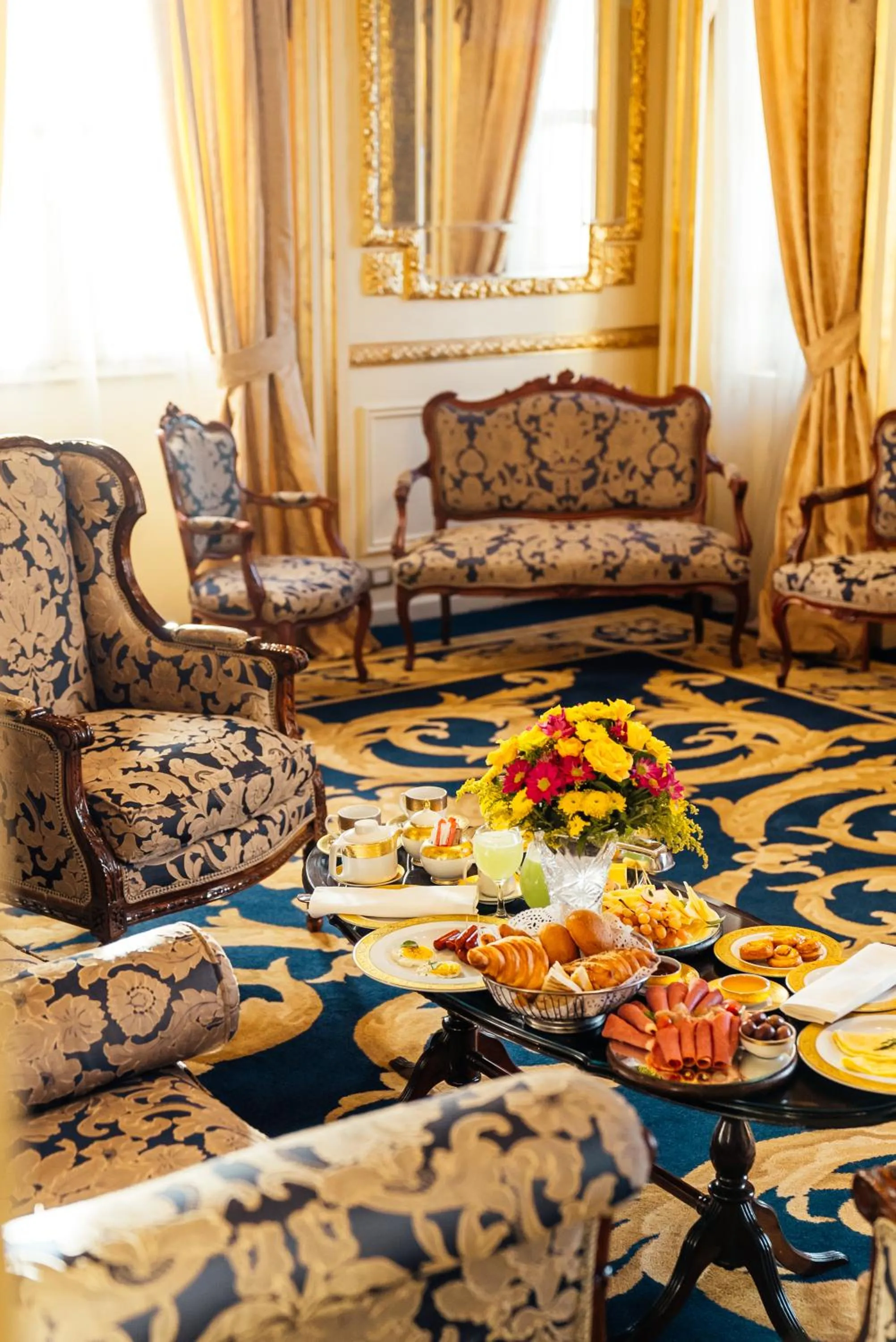 Food and drinks in Le Metropole Luxury Heritage Hotel Since 1902 by Paradise Inn Group