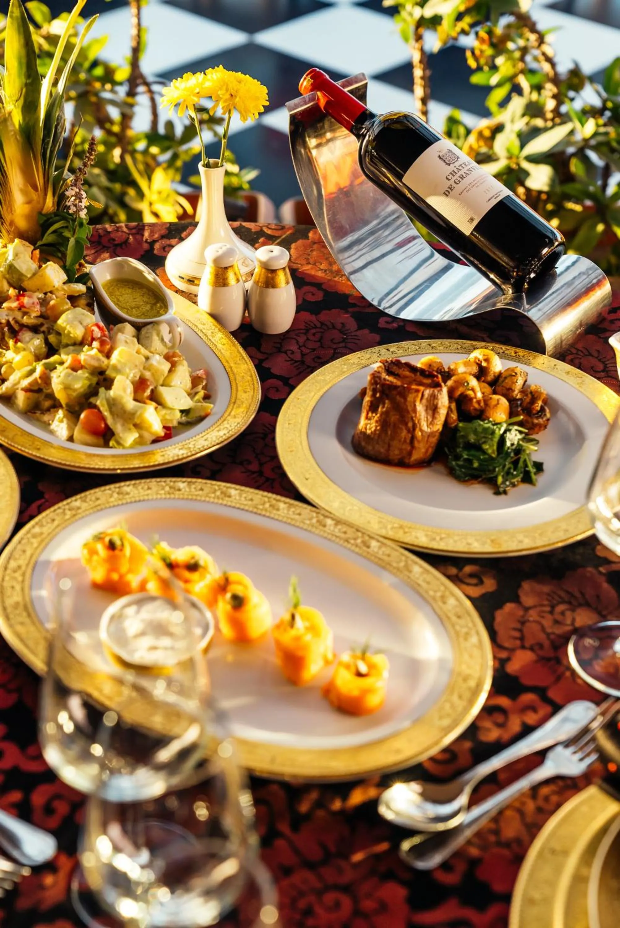 Restaurant/places to eat in Le Metropole Luxury Heritage Hotel Since 1902 by Paradise Inn Group