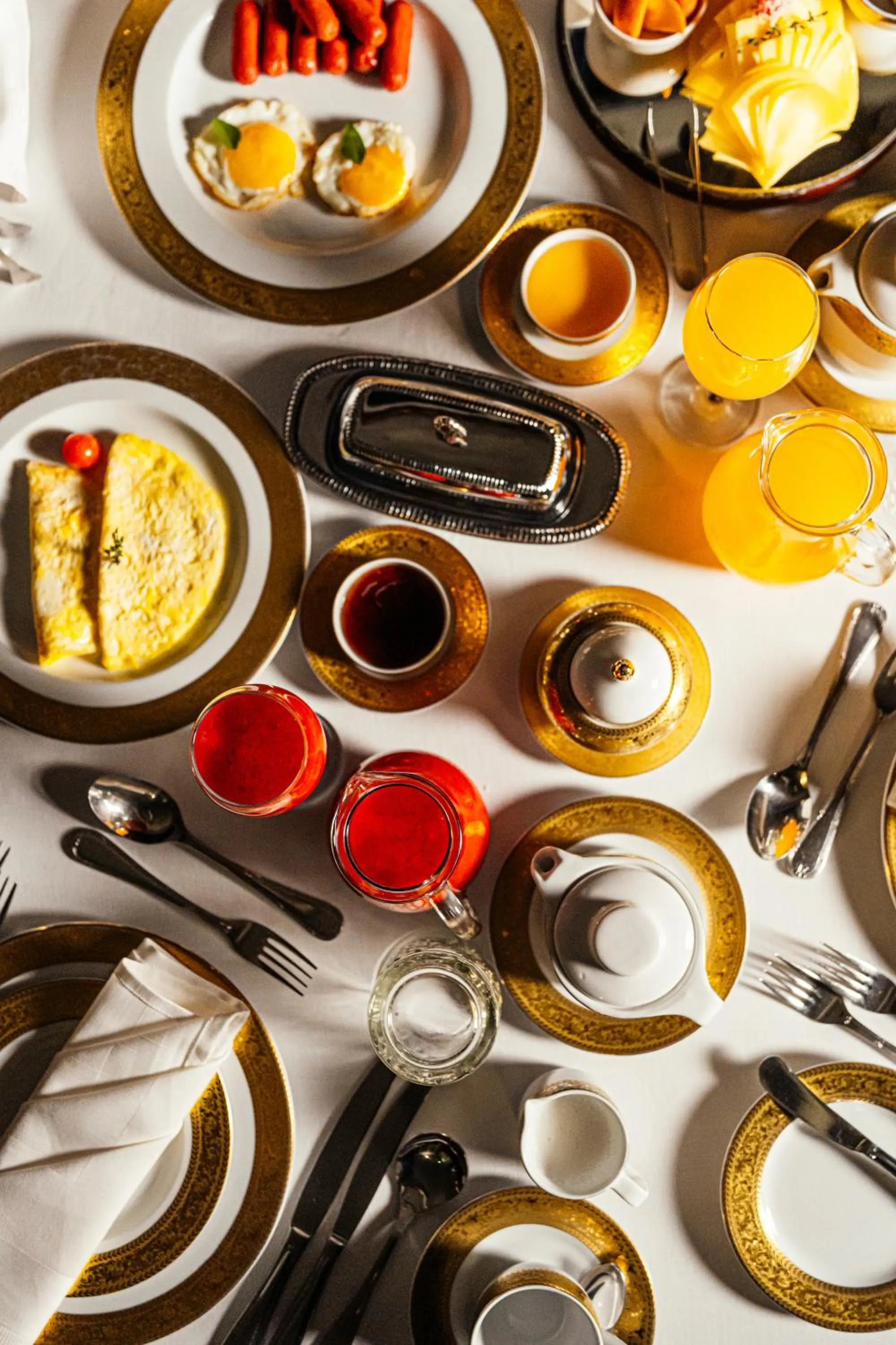 Food in Le Metropole Luxury Heritage Hotel Since 1902 by Paradise Inn Group