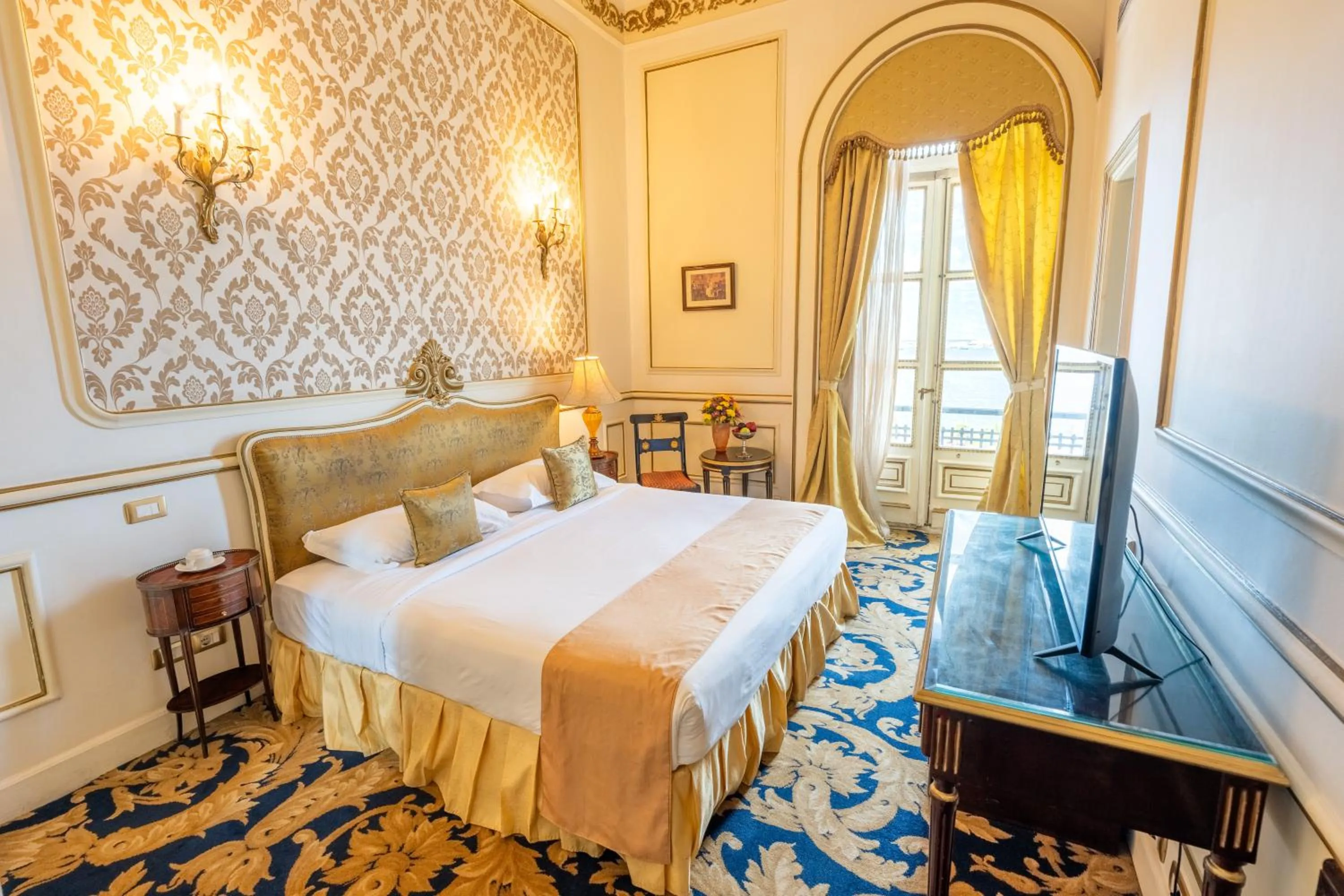 Photo of the whole room, Bed in Le Metropole Luxury Heritage Hotel Since 1902 by Paradise Inn Group
