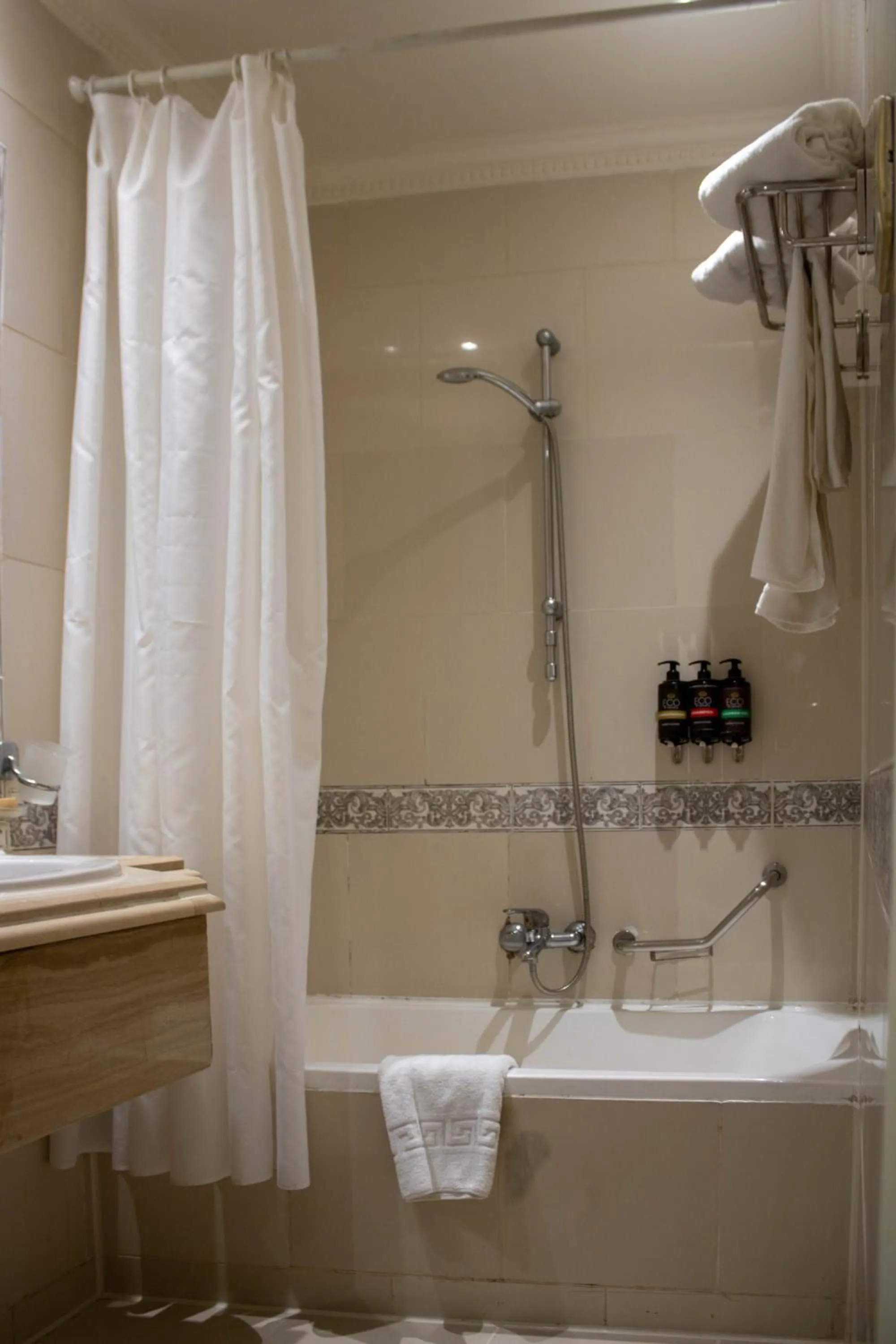 Bathroom in Windsor Palace Luxury Heritage Hotel Since 1906 by Paradise Inn Group