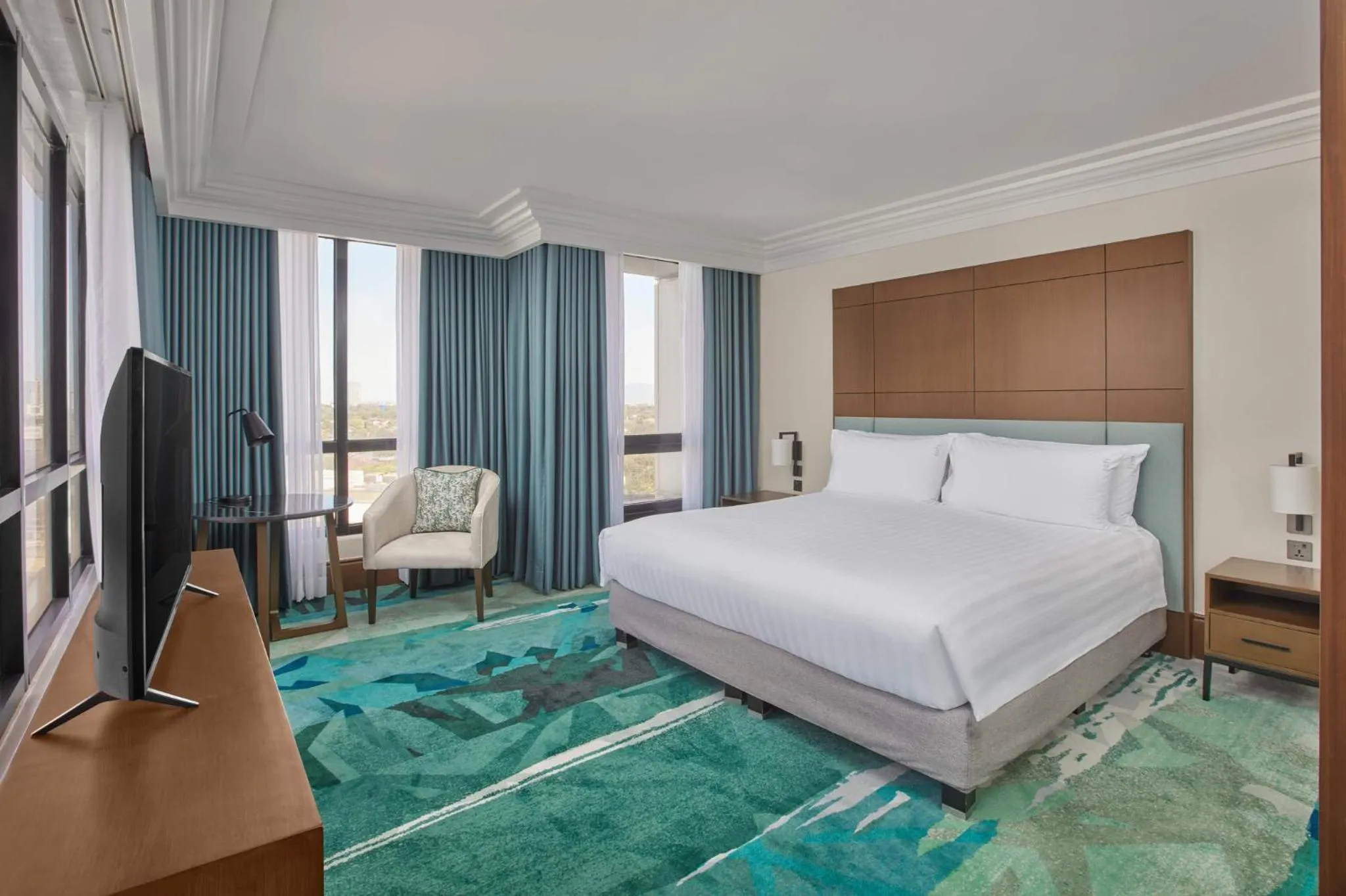 Photo of the whole room, Bed in Holiday Inn & Suites Manila Galleria by IHG