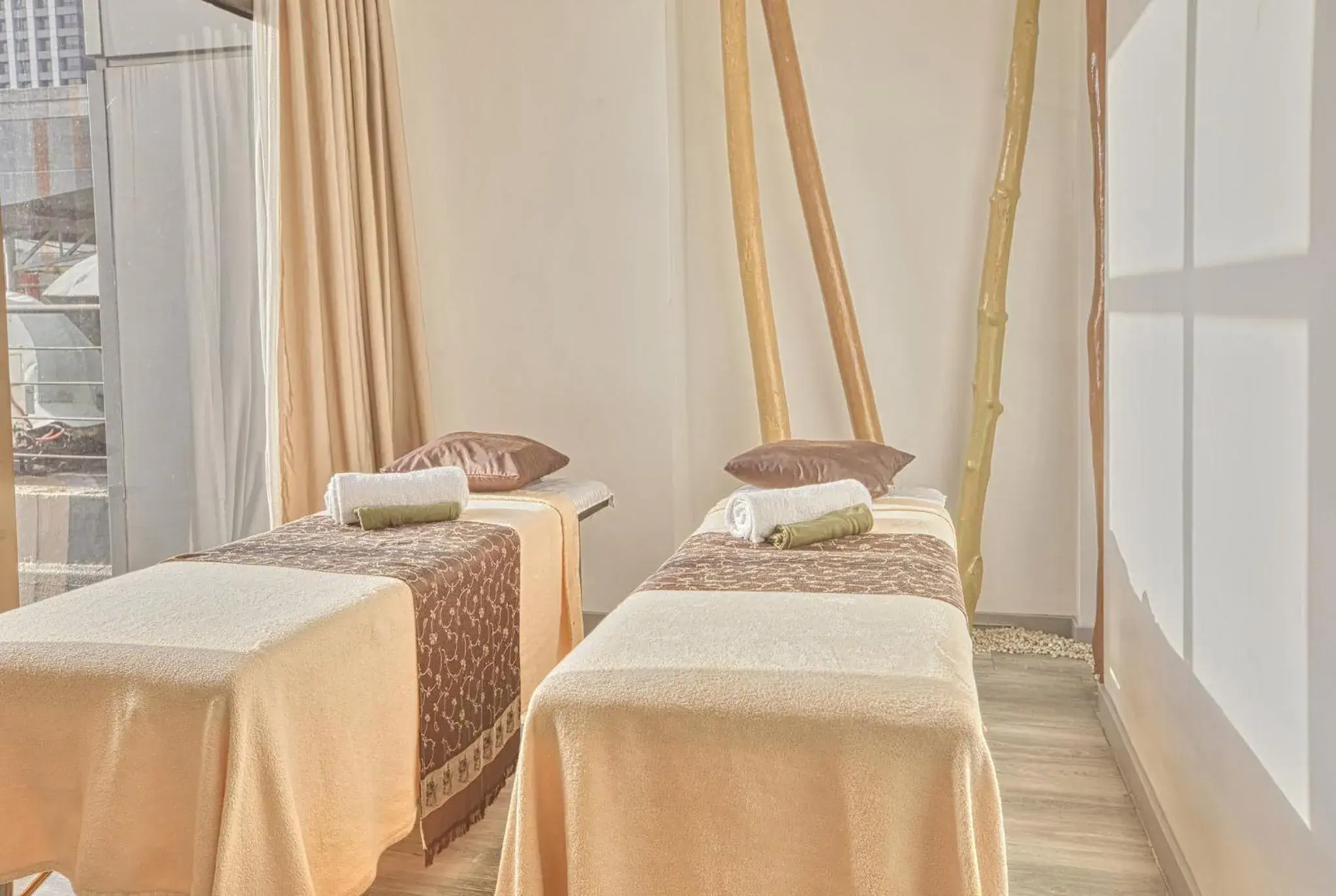 Spa and wellness centre/facilities, Bed in Holiday Inn & Suites Manila Galleria by IHG Spa and wellness centre/facilities, Bed in Holiday Inn & Suites Manila Galleria by IHG