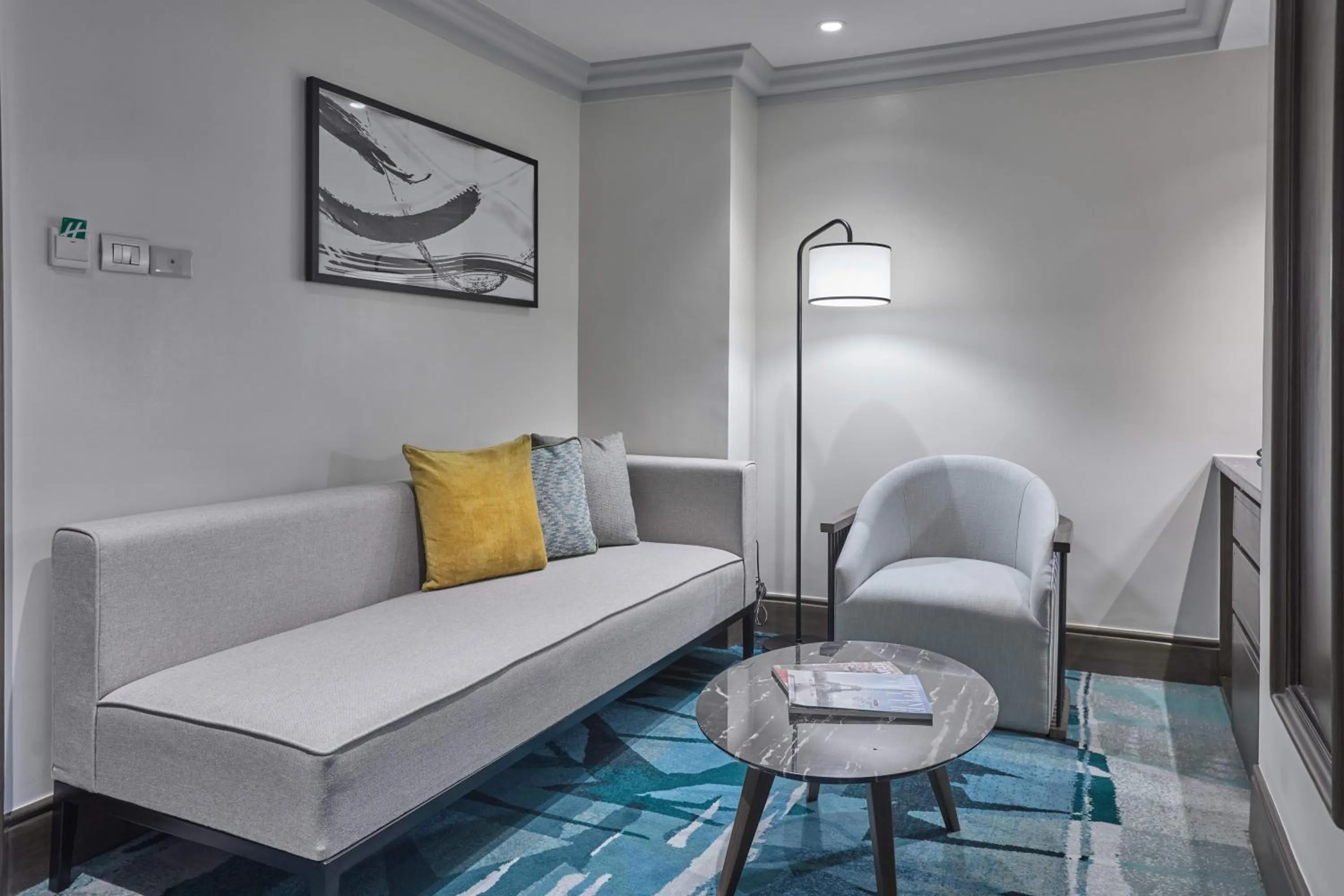 Living room in Holiday Inn & Suites Manila Galleria by IHG