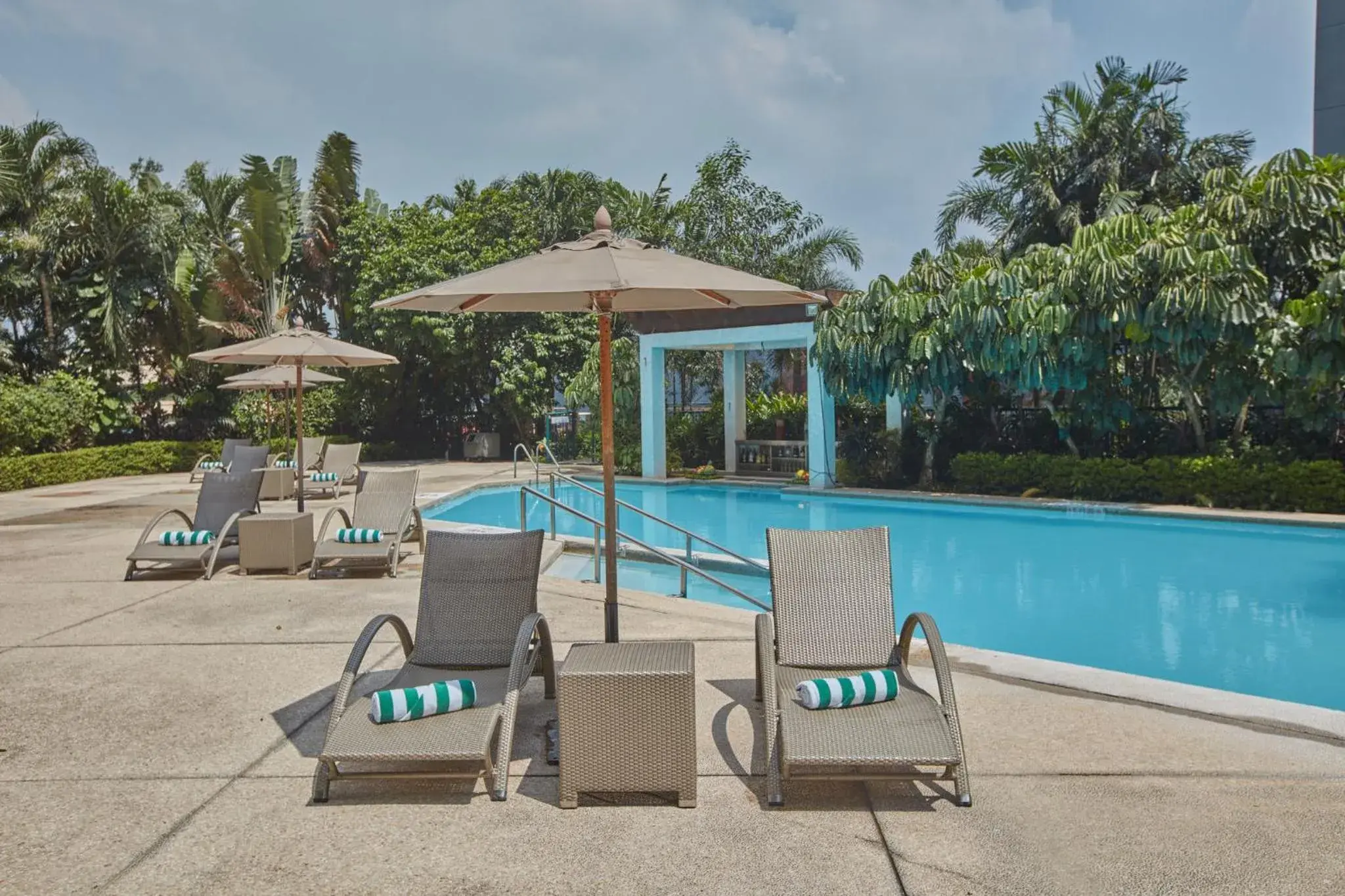 Swimming pool in Holiday Inn & Suites Manila Galleria by IHG Swimming pool in Holiday Inn & Suites Manila Galleria by IHG