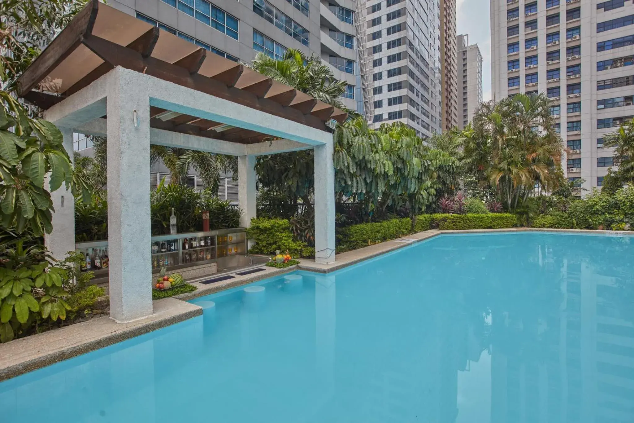 Swimming pool in Holiday Inn & Suites Manila Galleria by IHG Swimming pool in Holiday Inn & Suites Manila Galleria by IHG