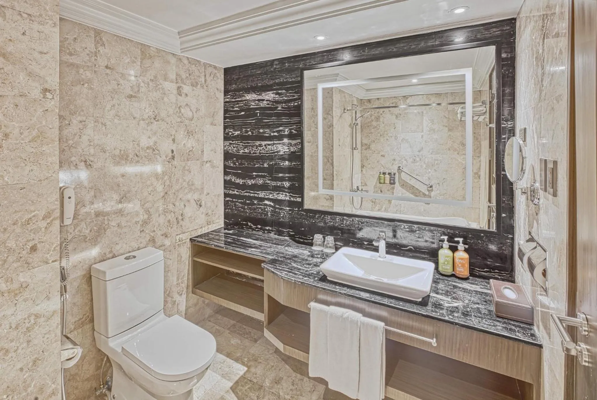 Bathroom in Holiday Inn & Suites Manila Galleria by IHG