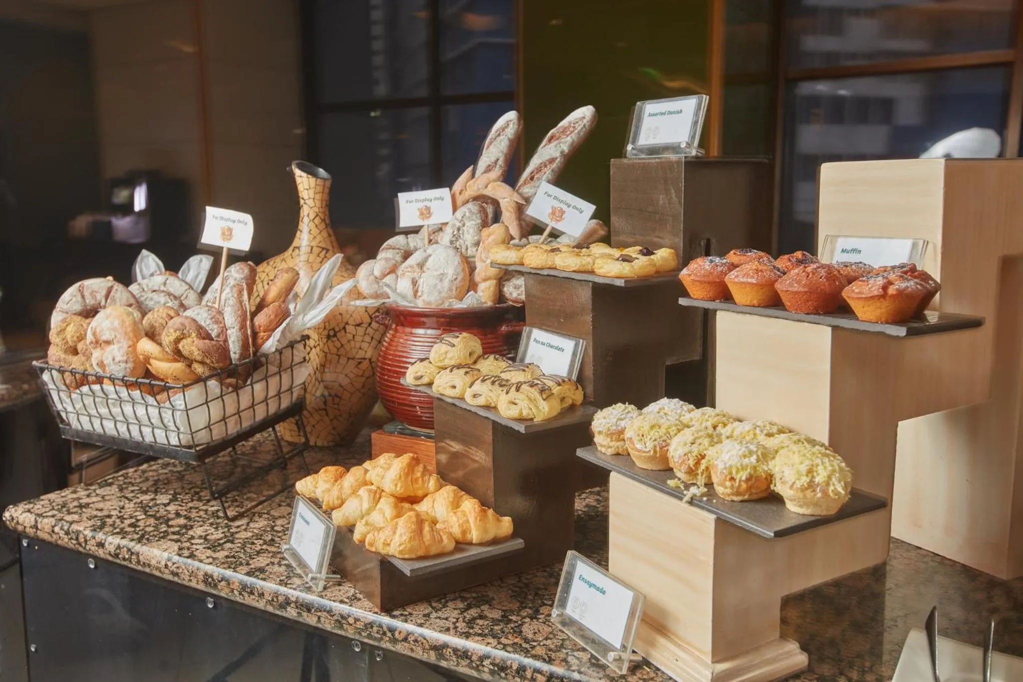 Restaurant/places to eat in Holiday Inn & Suites Manila Galleria by IHG