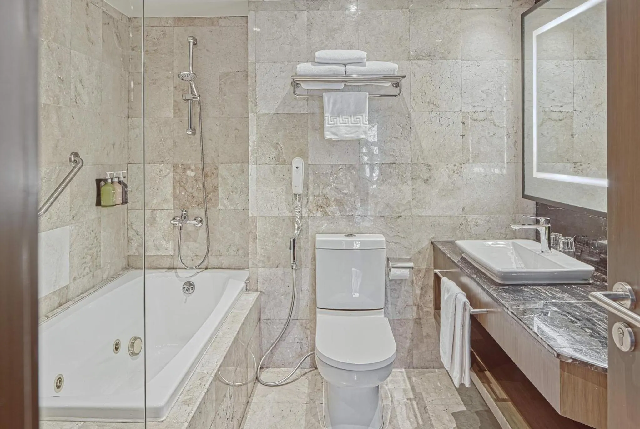 Bathroom in Holiday Inn & Suites Manila Galleria by IHG