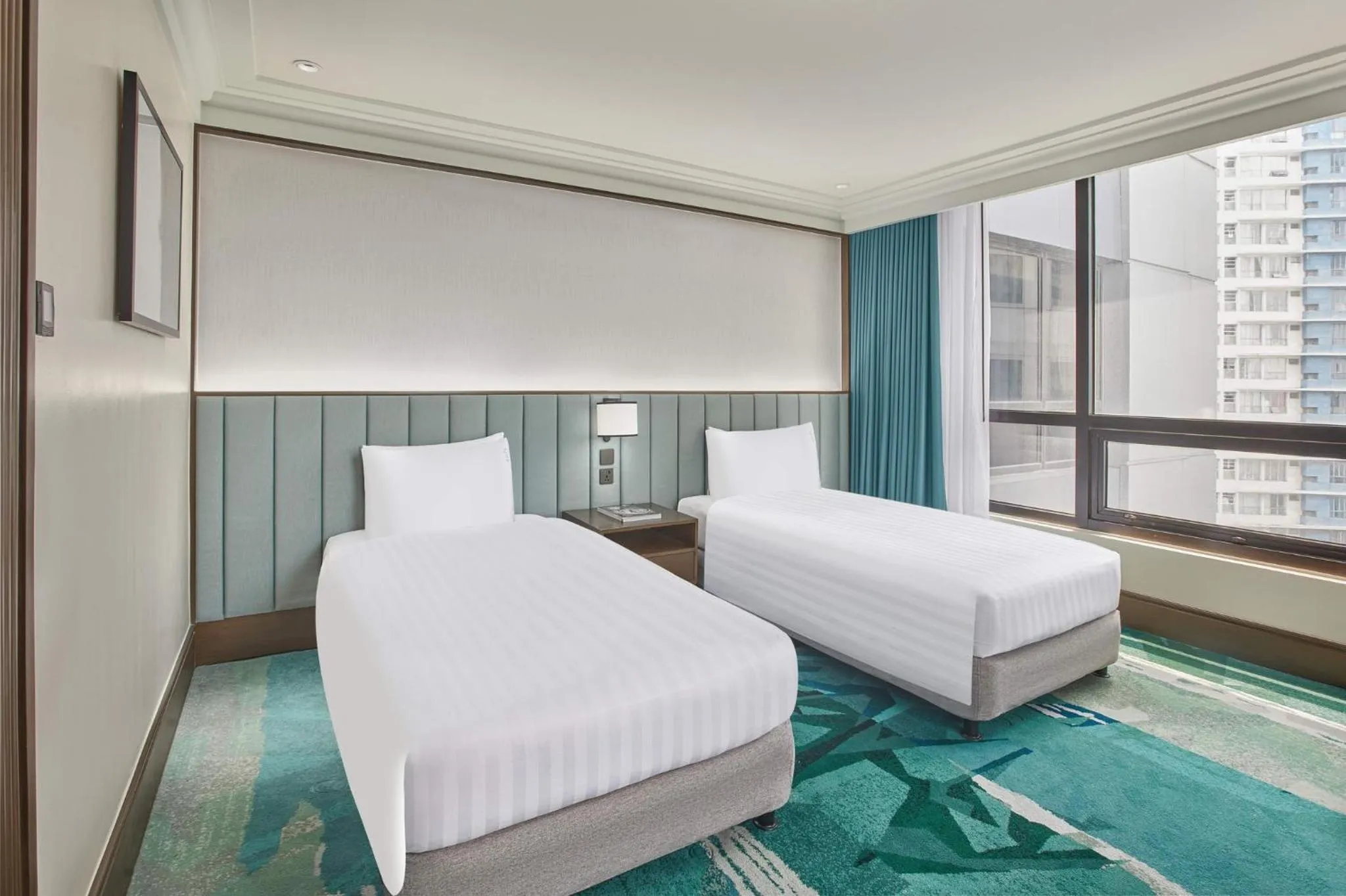 Photo of the whole room, Bed in Holiday Inn & Suites Manila Galleria by IHG