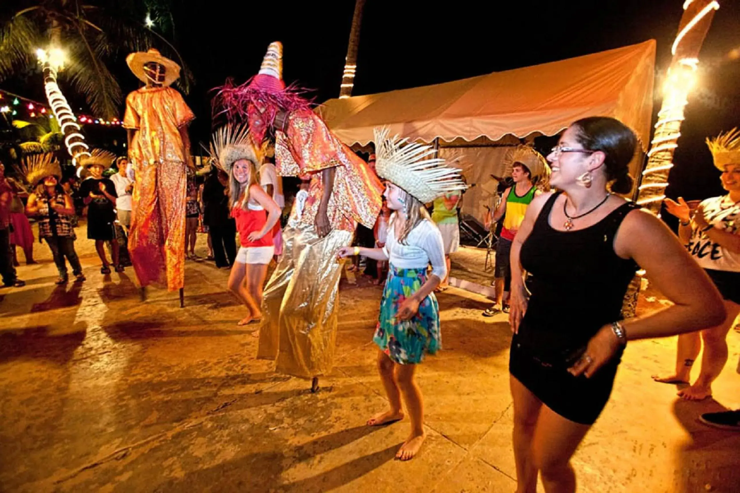 Evening entertainment in Bolongo Bay Beach Resort All Inclusive Evening entertainment in Bolongo Bay Beach Resort All Inclusive