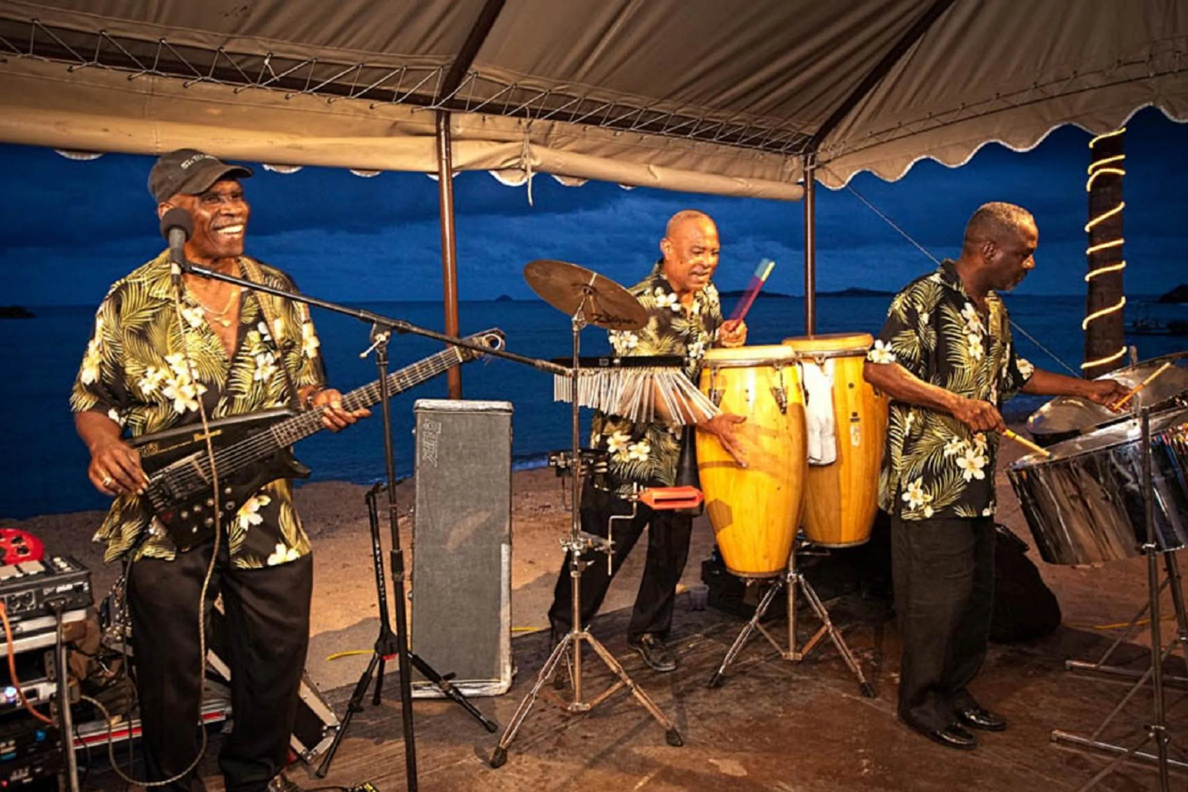Evening entertainment in Bolongo Bay Beach Resort All Inclusive