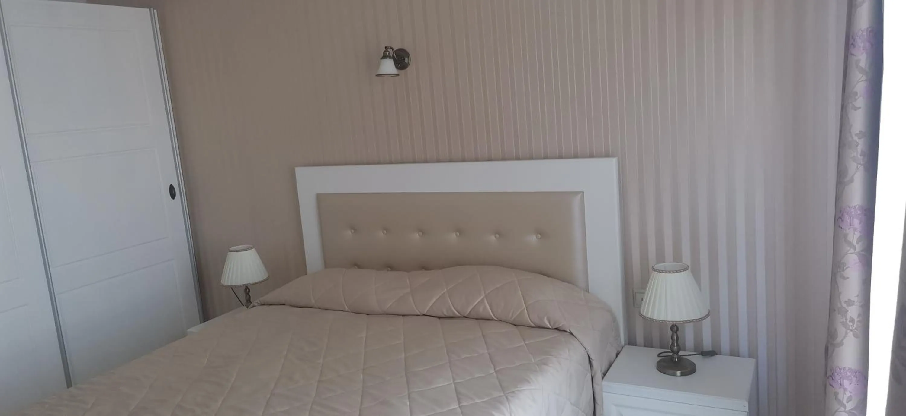 Bed in La Mer Residence