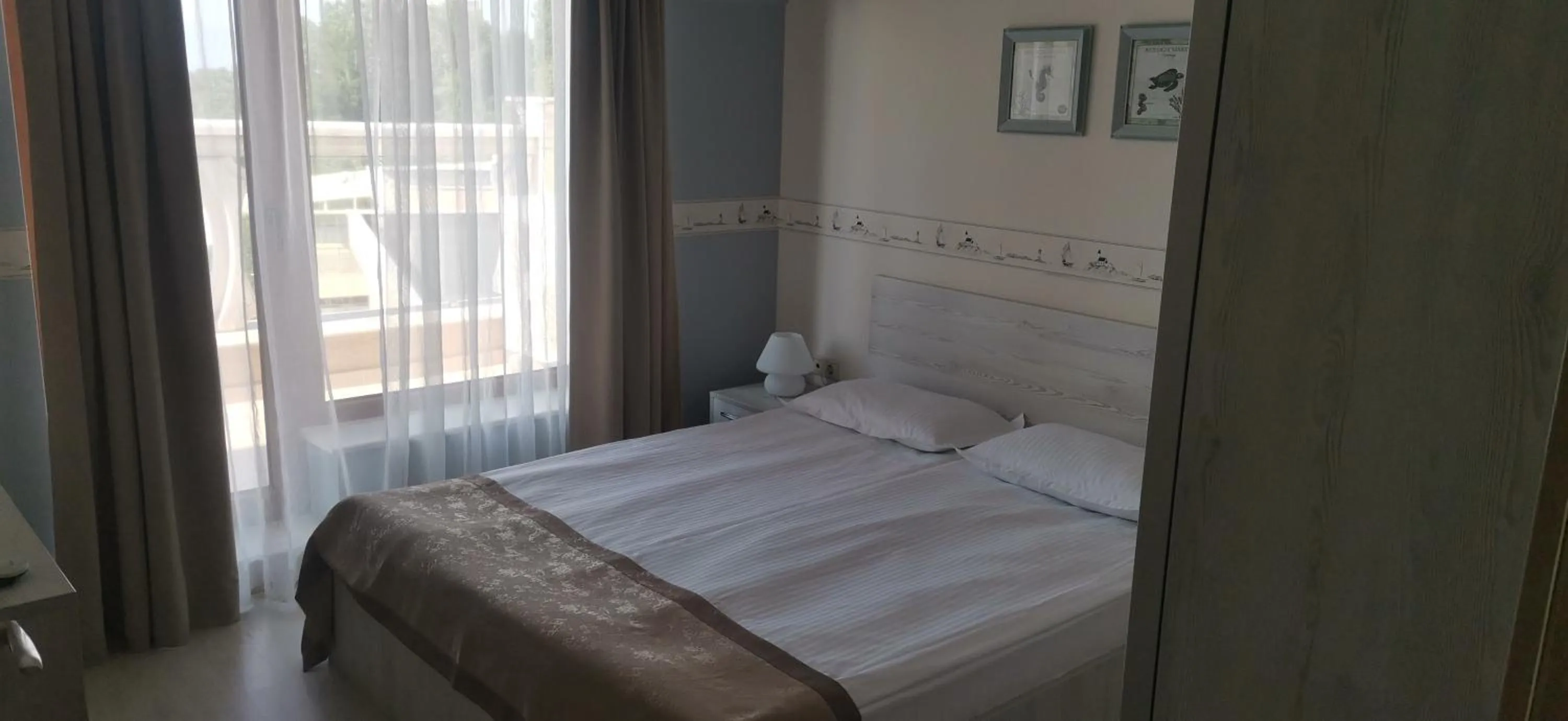 Bed in La Mer Residence