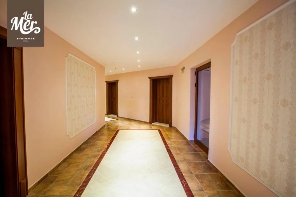 Bed in La Mer Residence