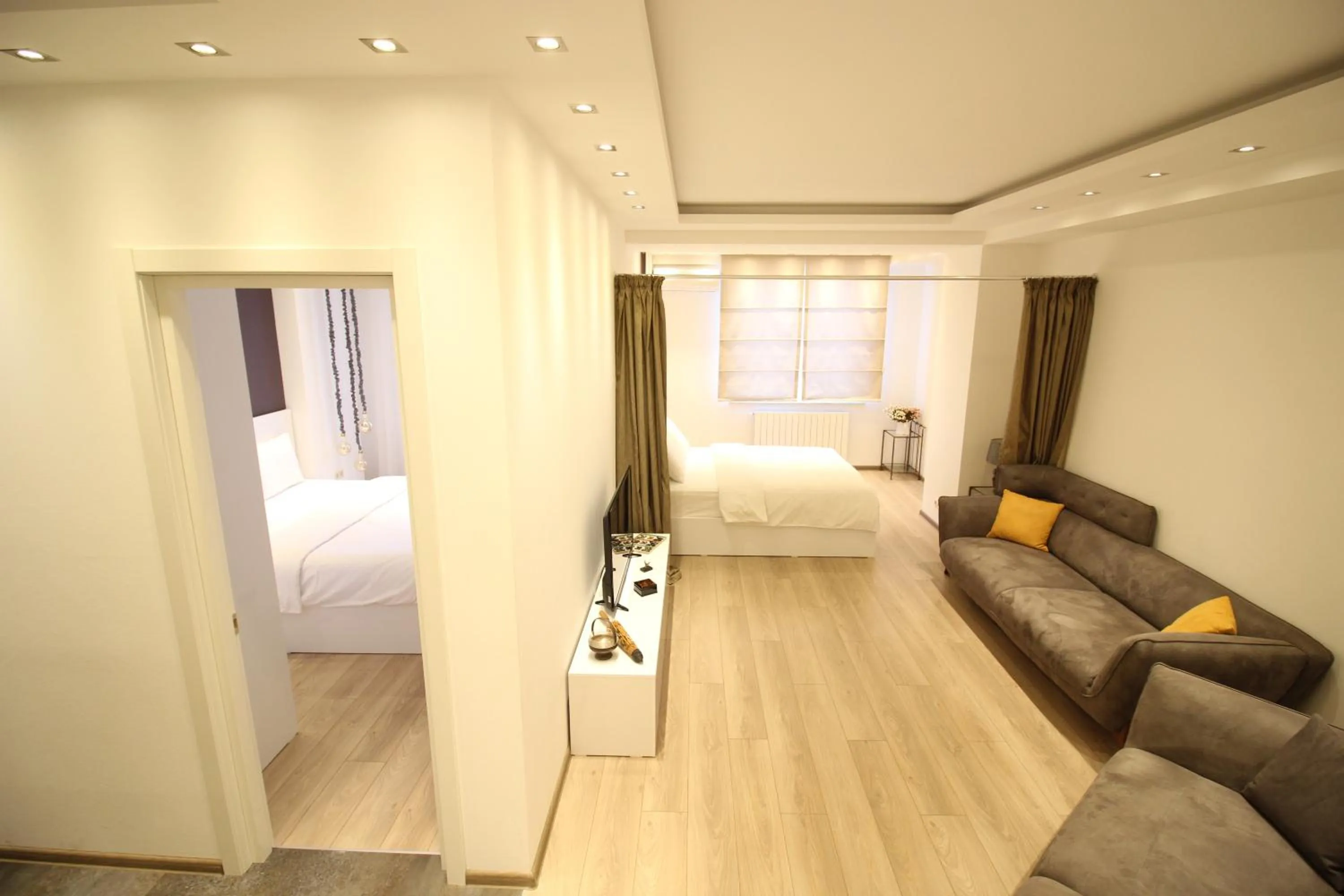 Photo of the whole room, Bed in Maxela Apartments