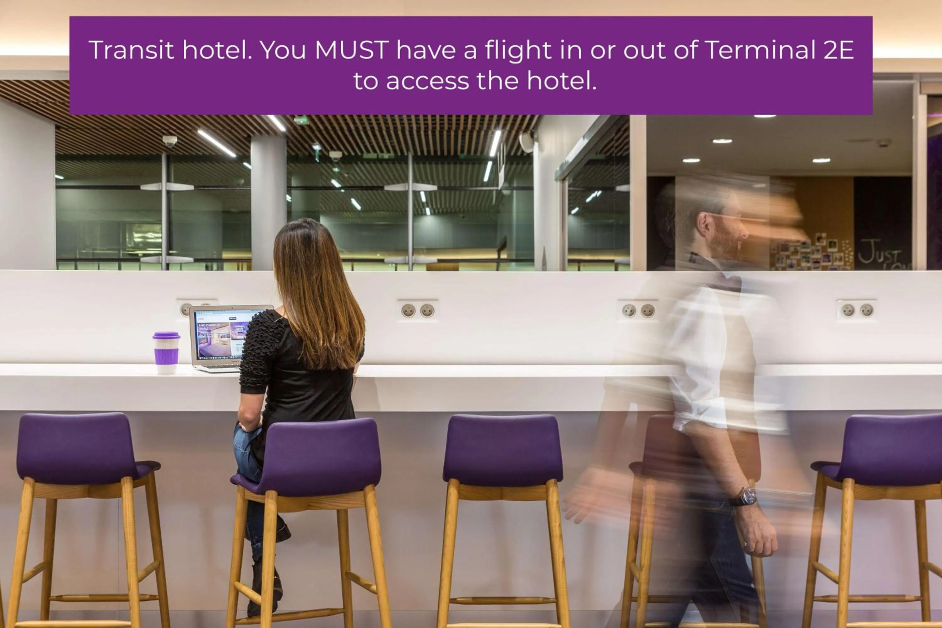 Lounge or bar in YOTELAIR Paris CDG - Transit Hotel - Terminal 2E