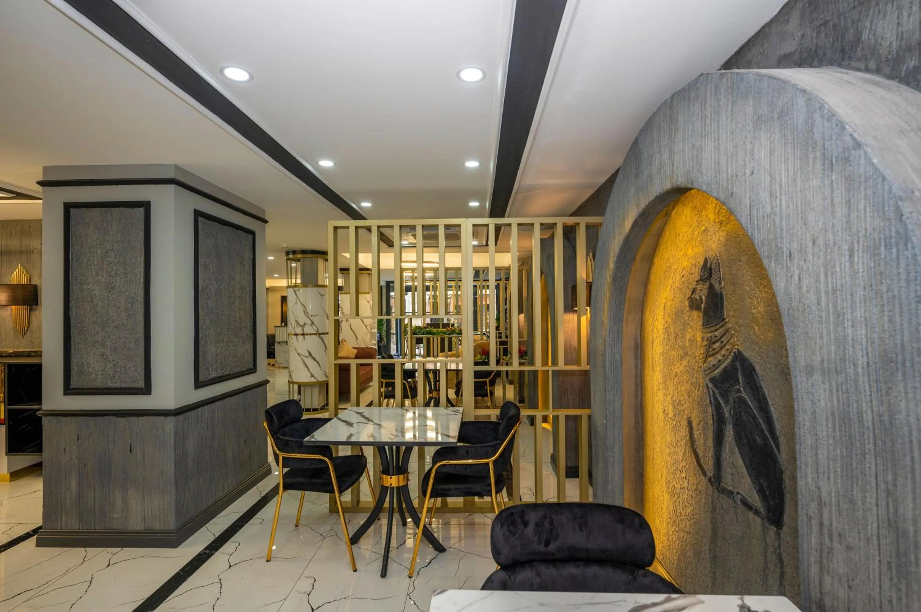 Restaurant/places to eat in Hotel California