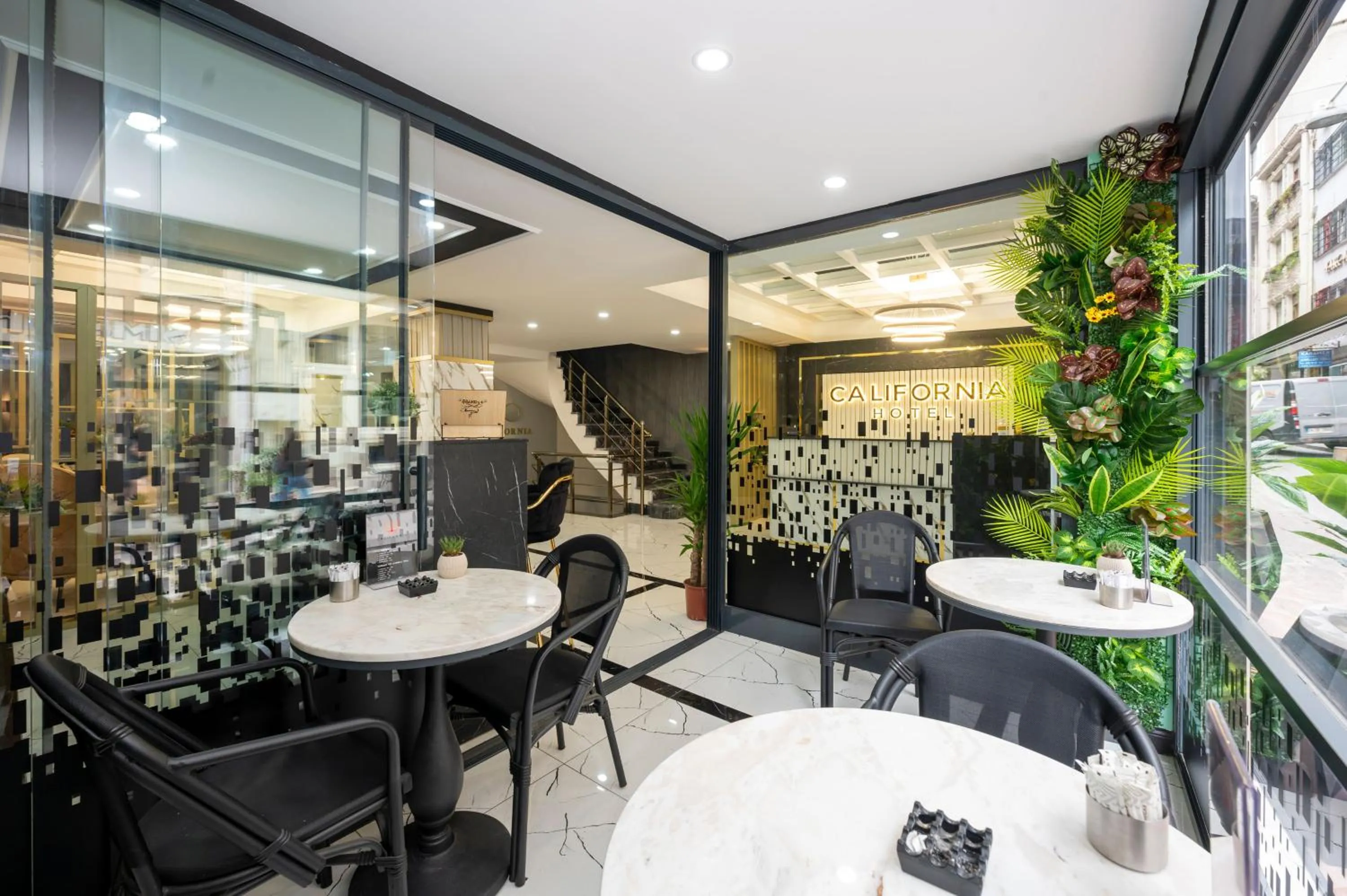 Restaurant/places to eat in Hotel California