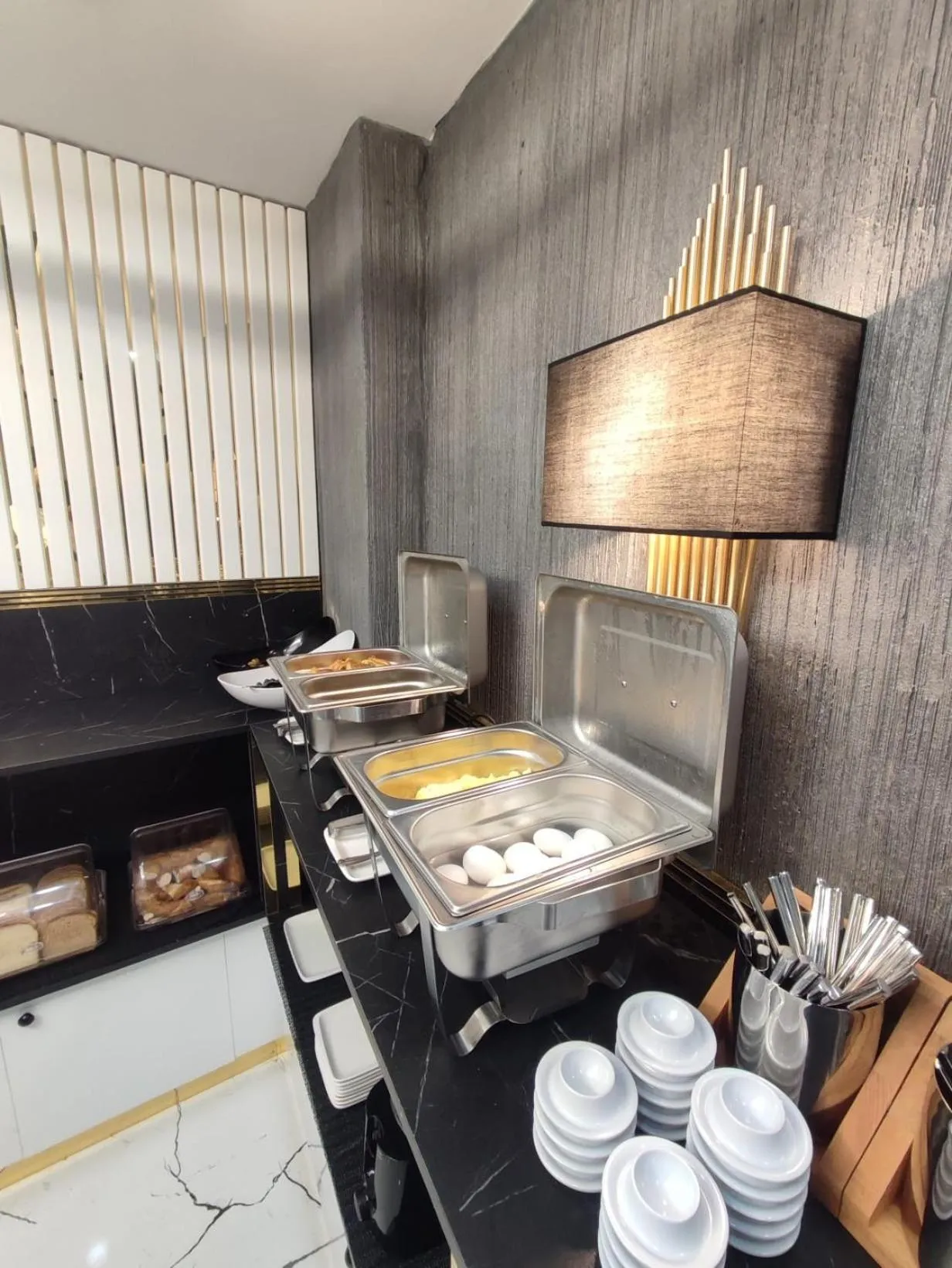 Breakfast in Hotel California