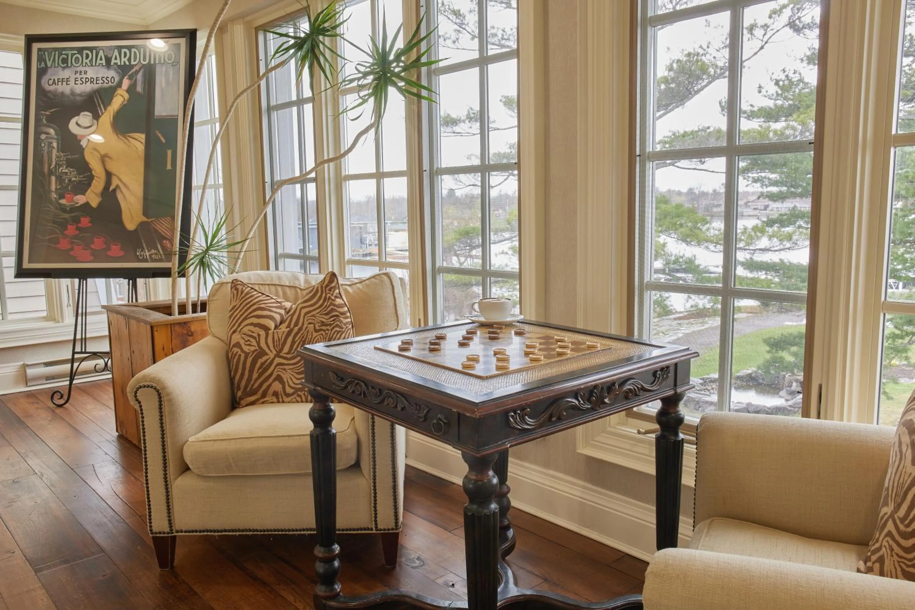 Communal lounge/ TV room in Rawley Resort, Spa & Marina