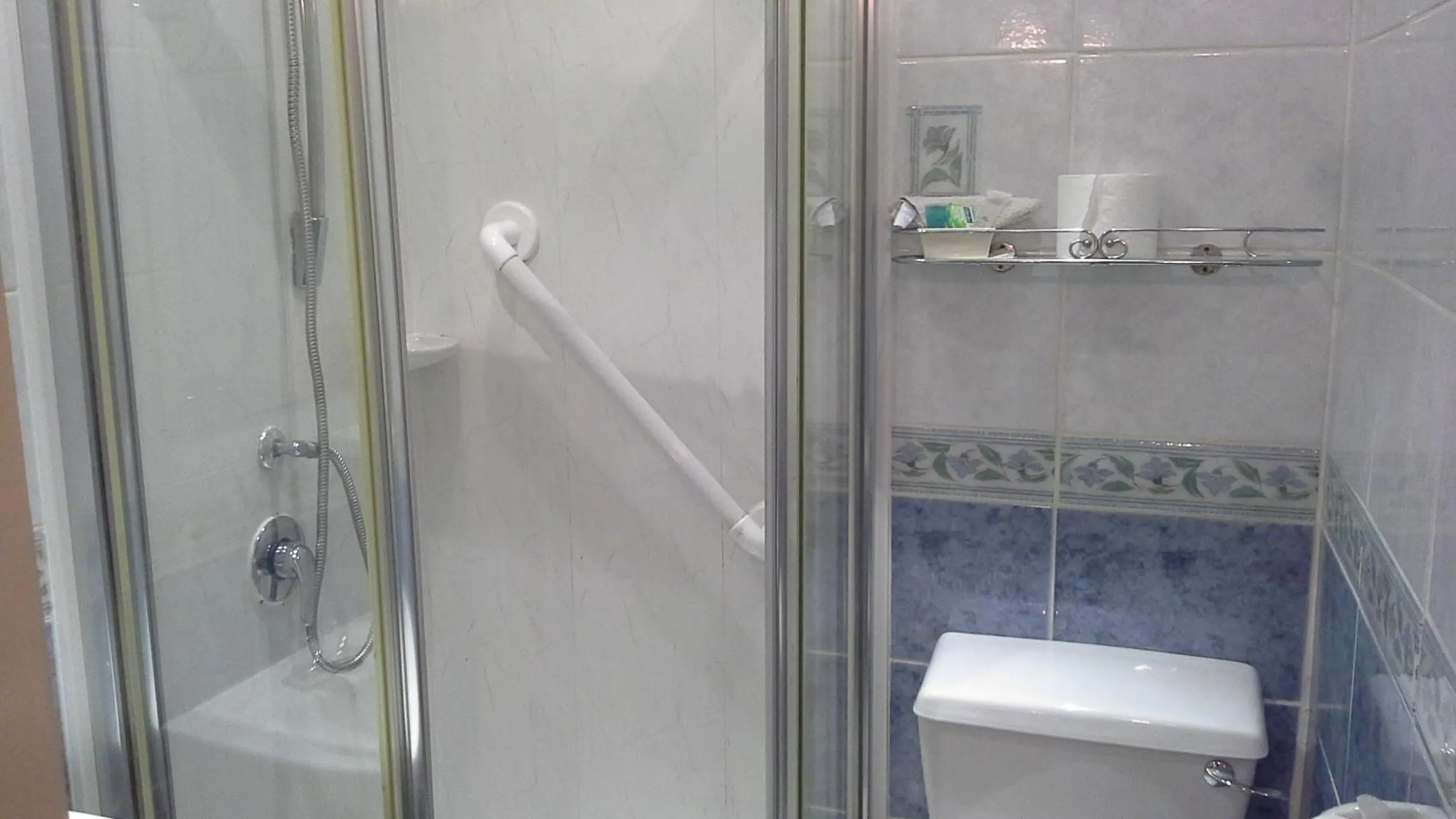 Bathroom in The Trafalgar