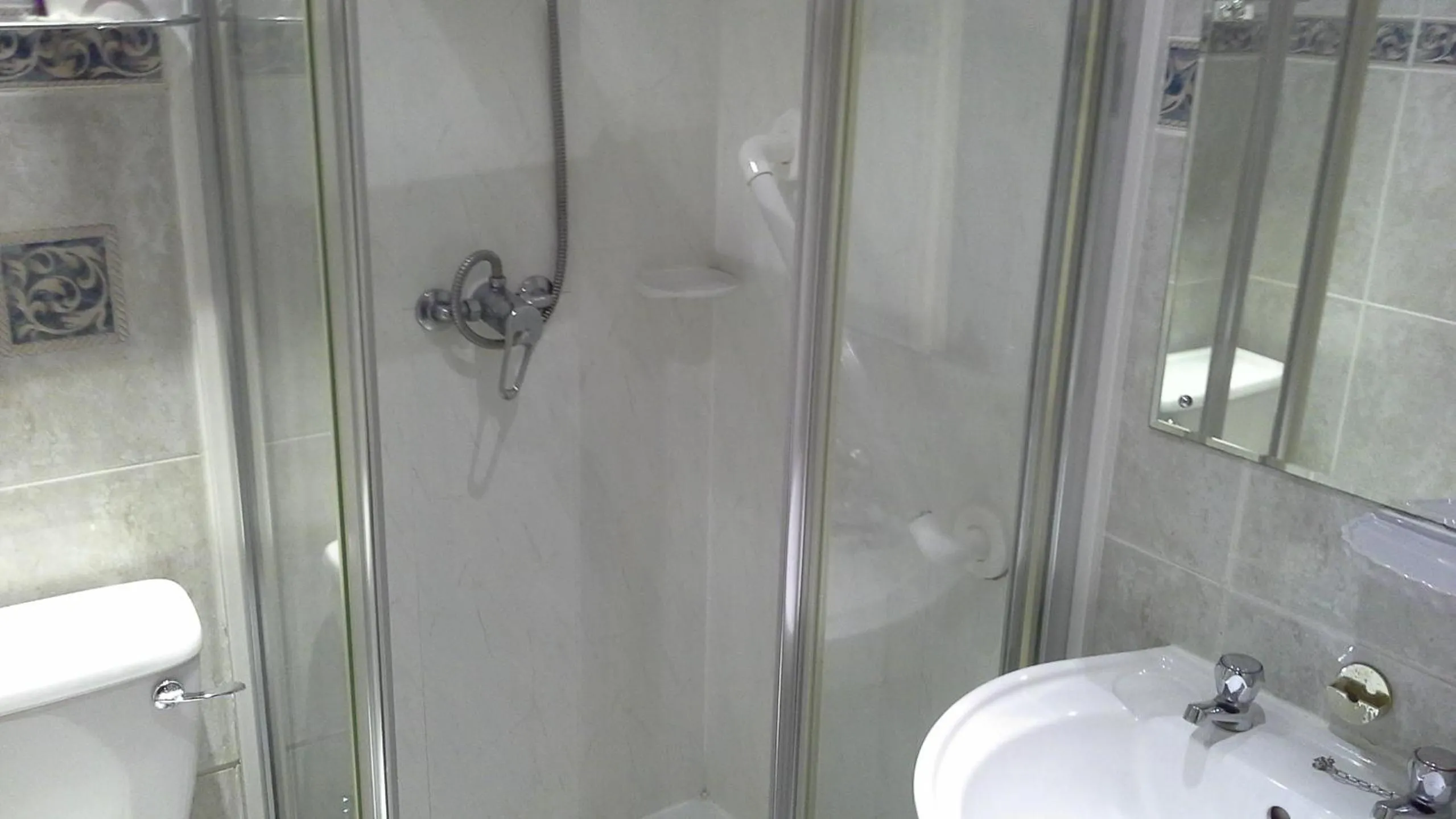 Bathroom in The Trafalgar