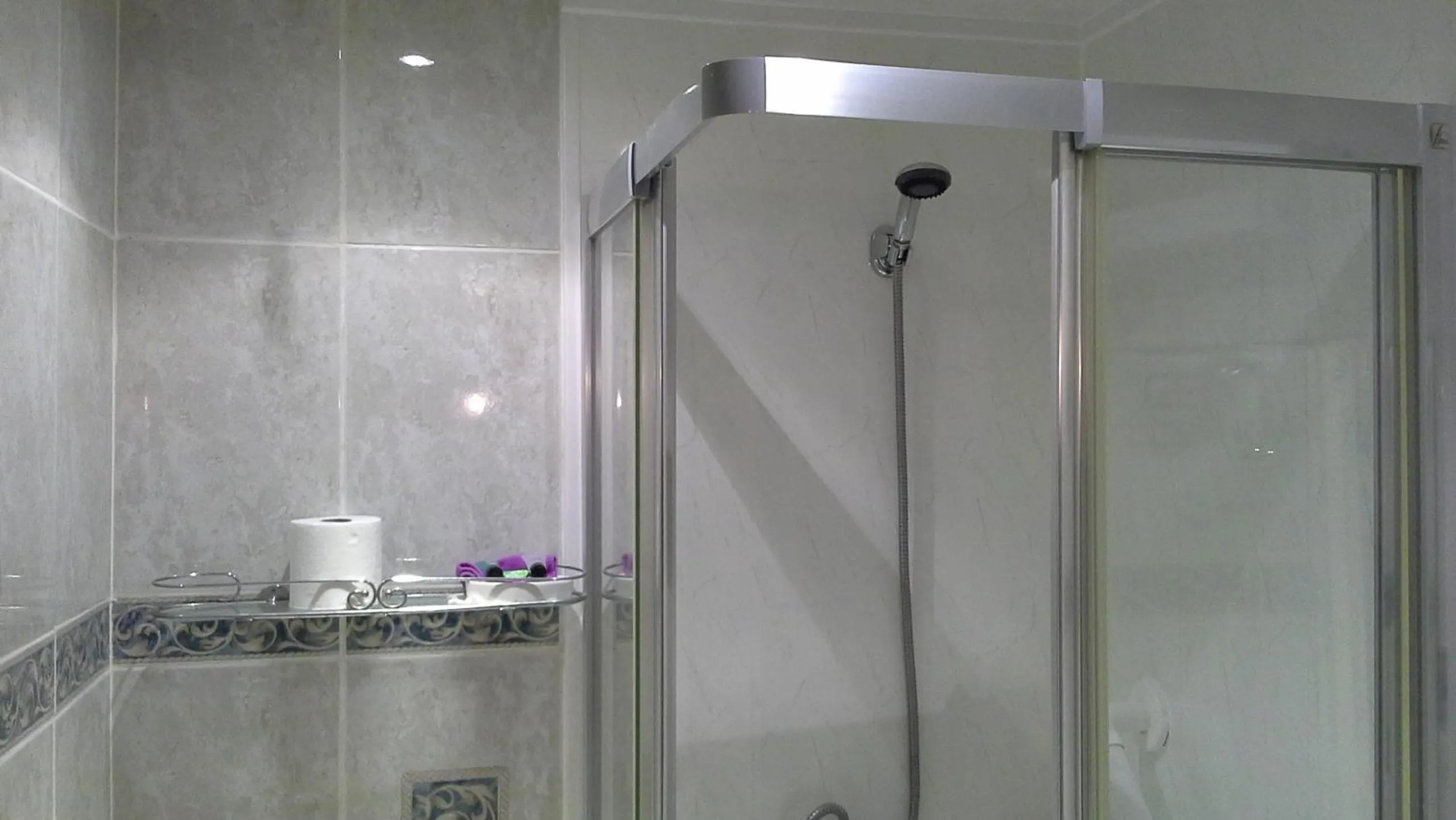 Shower in The Trafalgar
