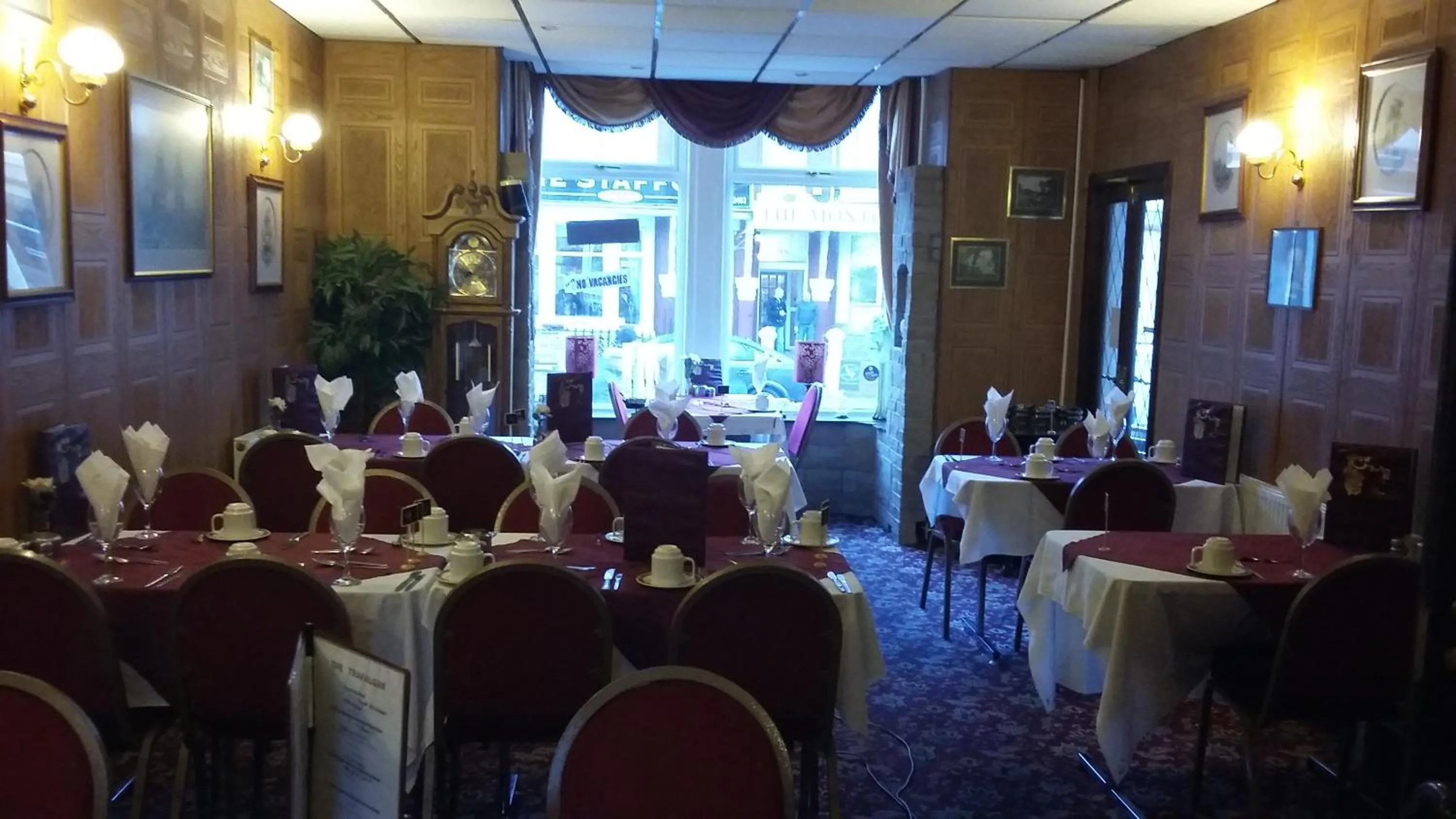 Restaurant/places to eat in The Trafalgar