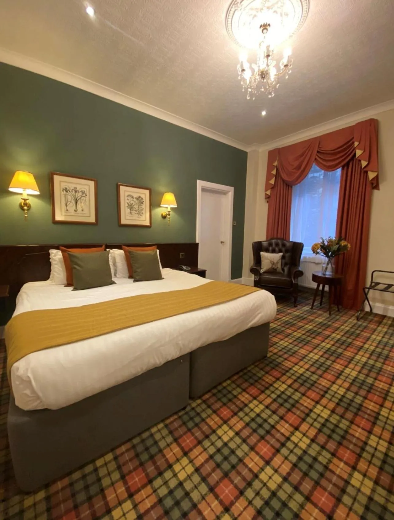 Bed in The Royal George Hotel