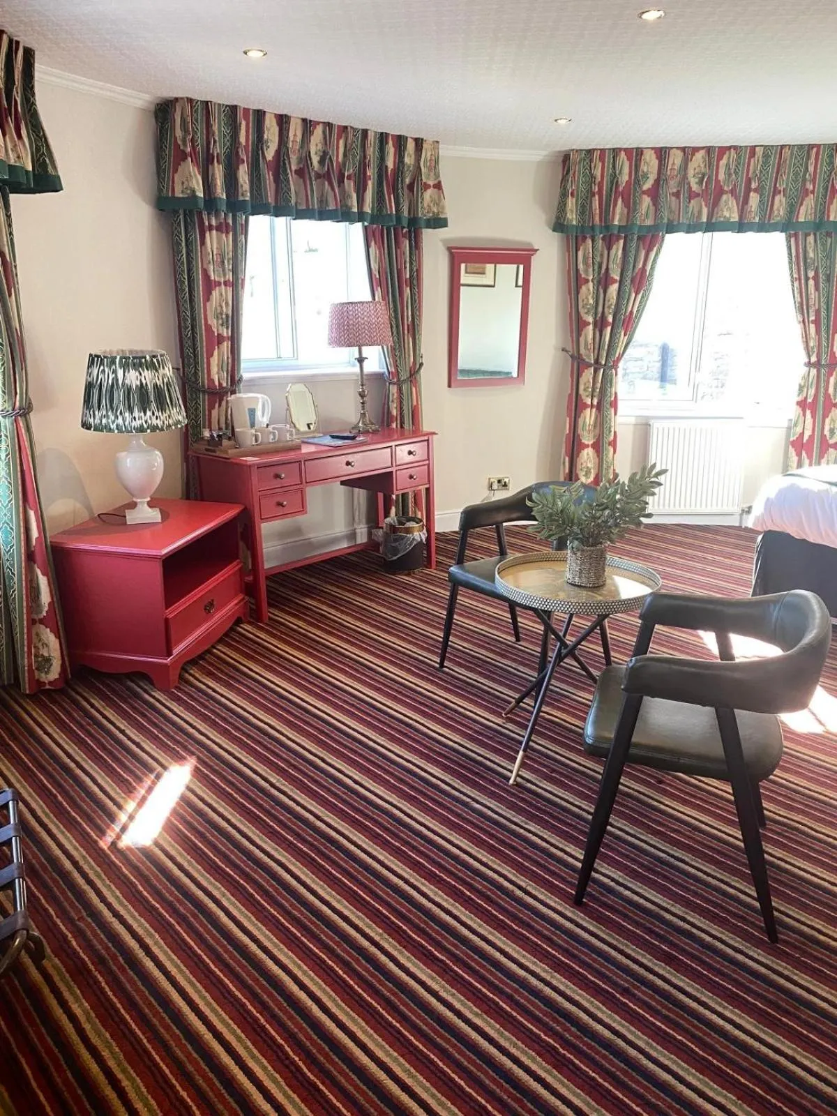 Bed in The Royal George Hotel