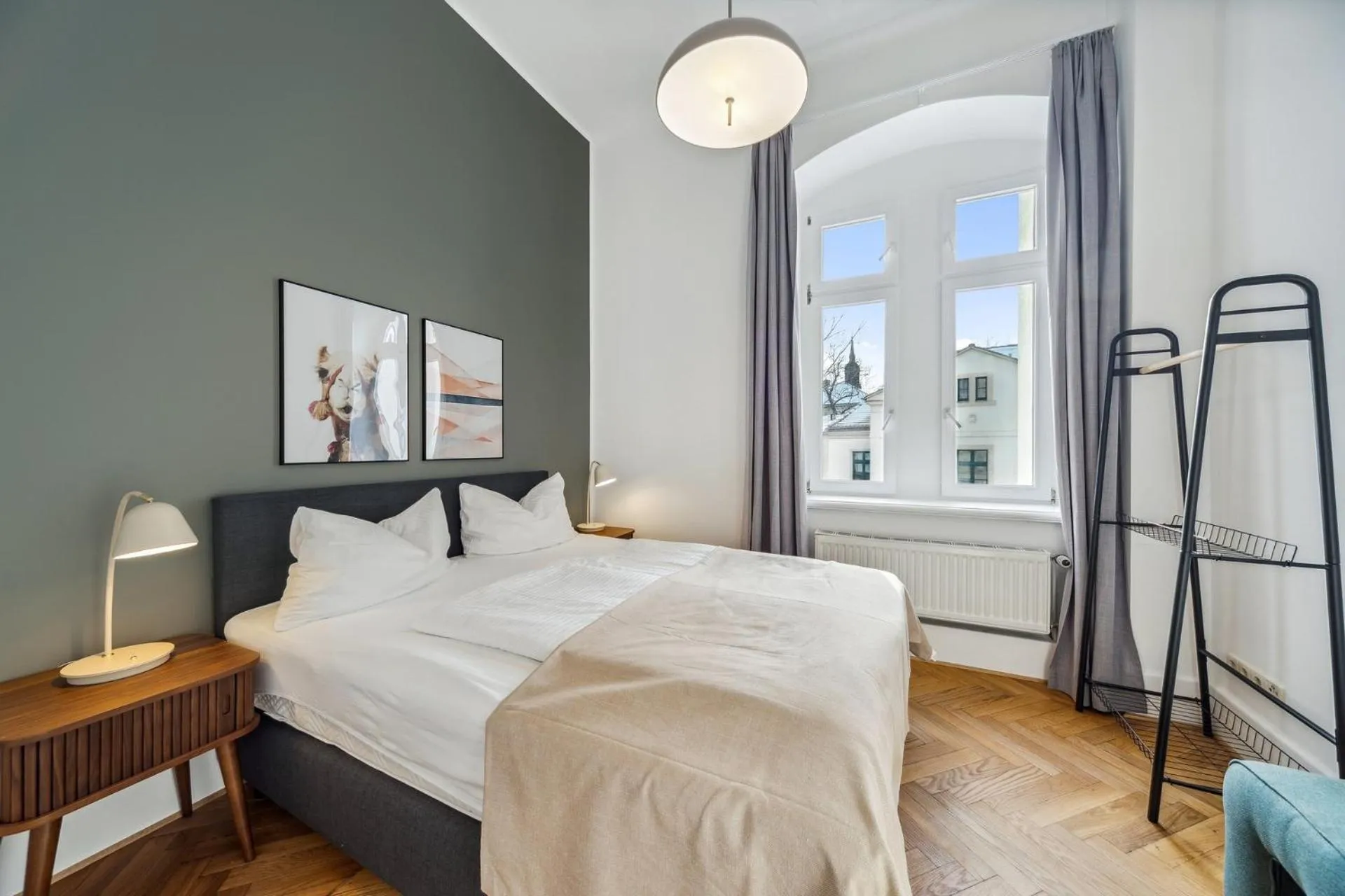 Bed in Limehome Dresden Antonstraße