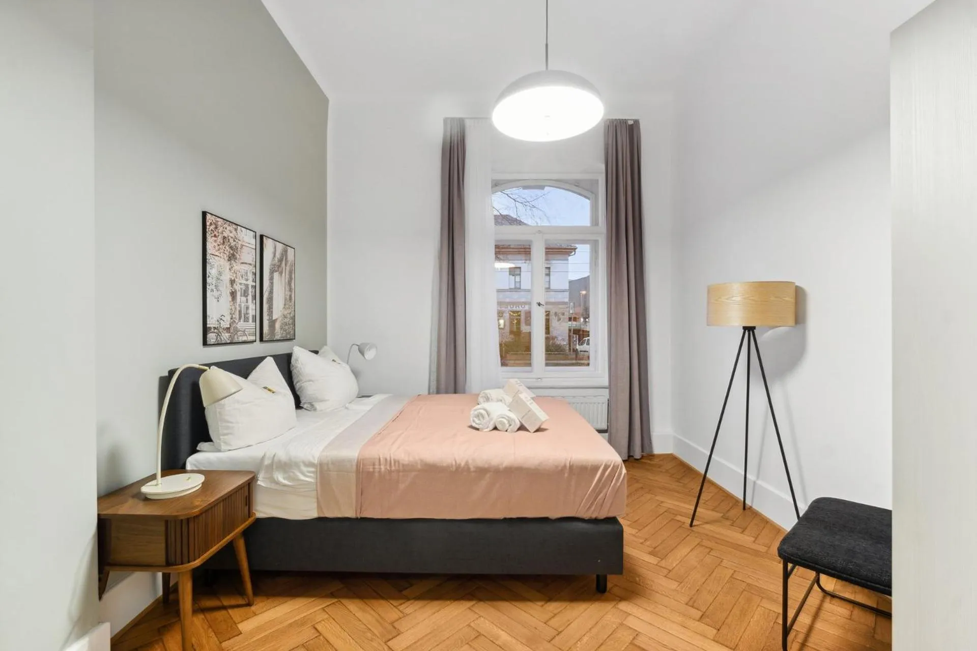 Bed in Limehome Dresden Antonstraße