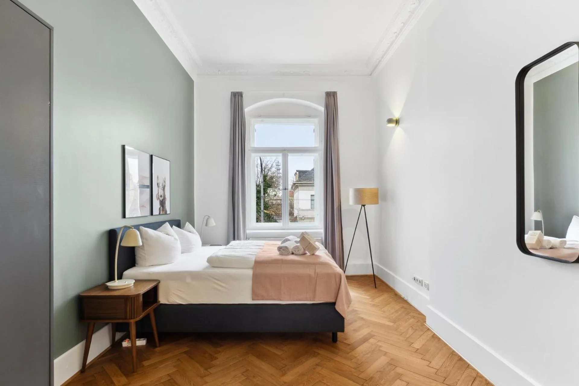 Bed in Limehome Dresden Antonstraße