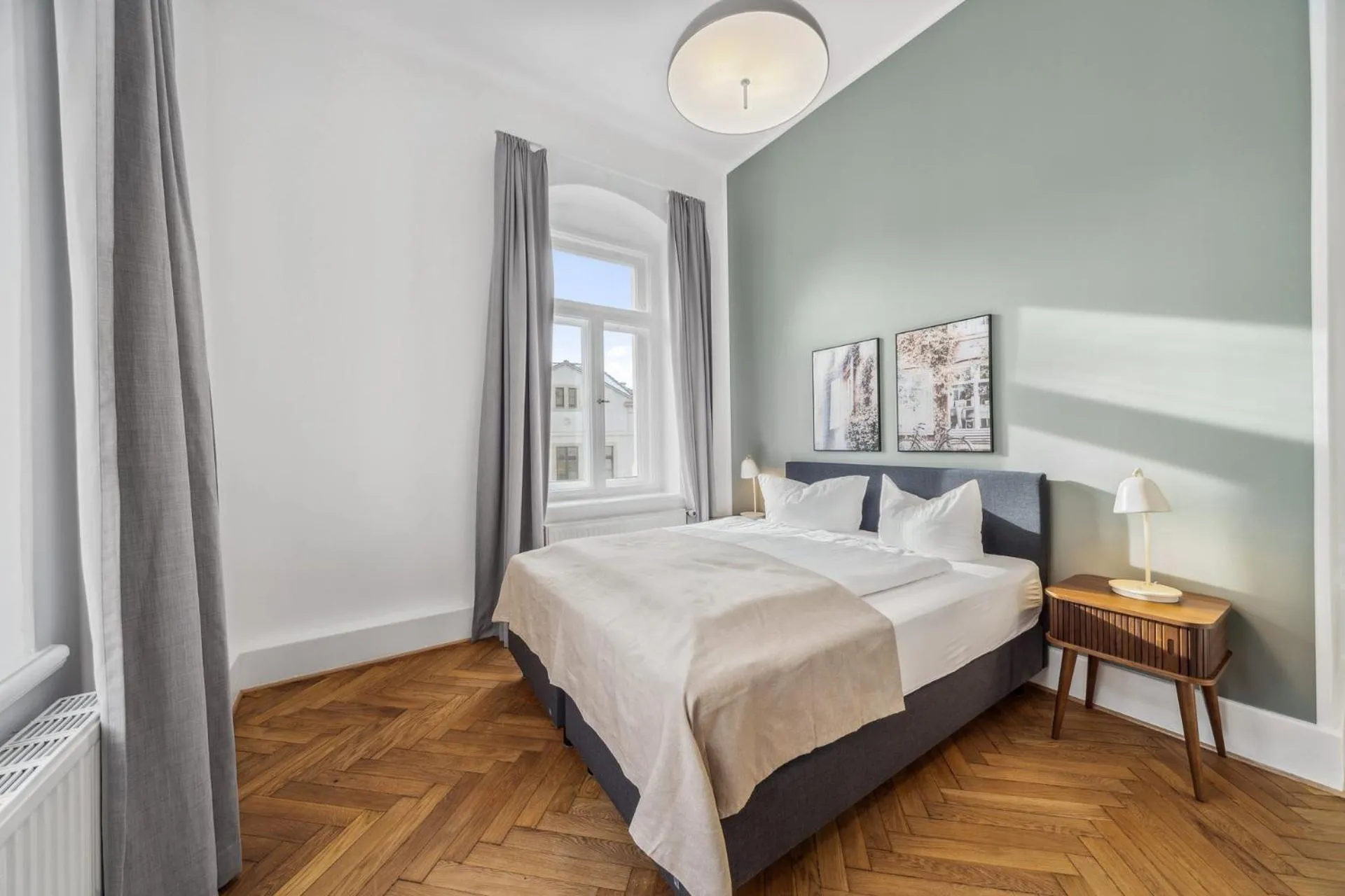 Bed in Limehome Dresden Antonstraße