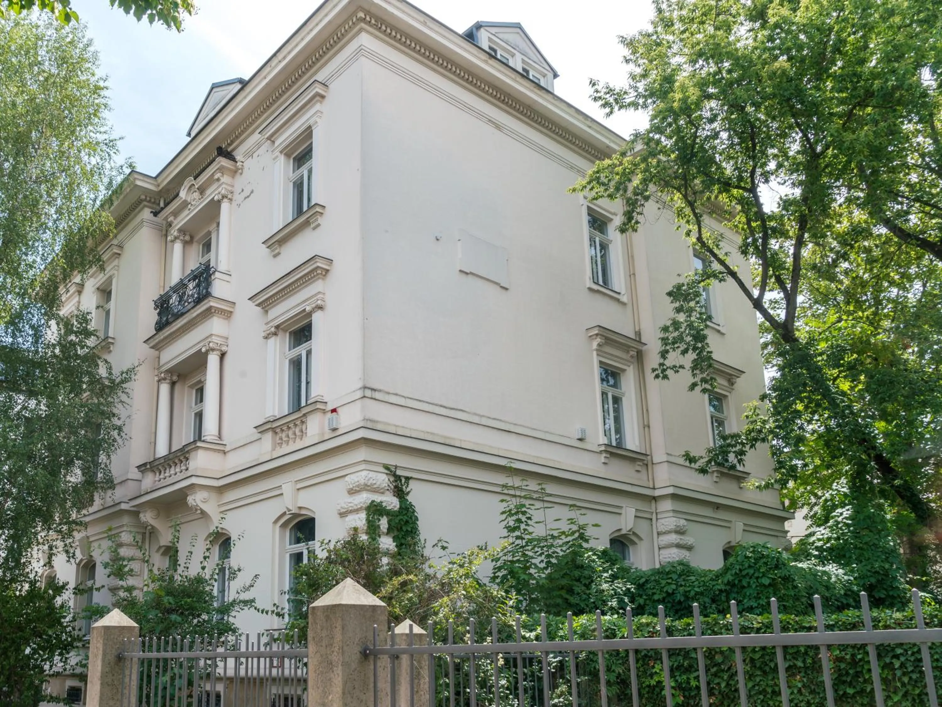 Property building in Limehome Dresden Antonstraße