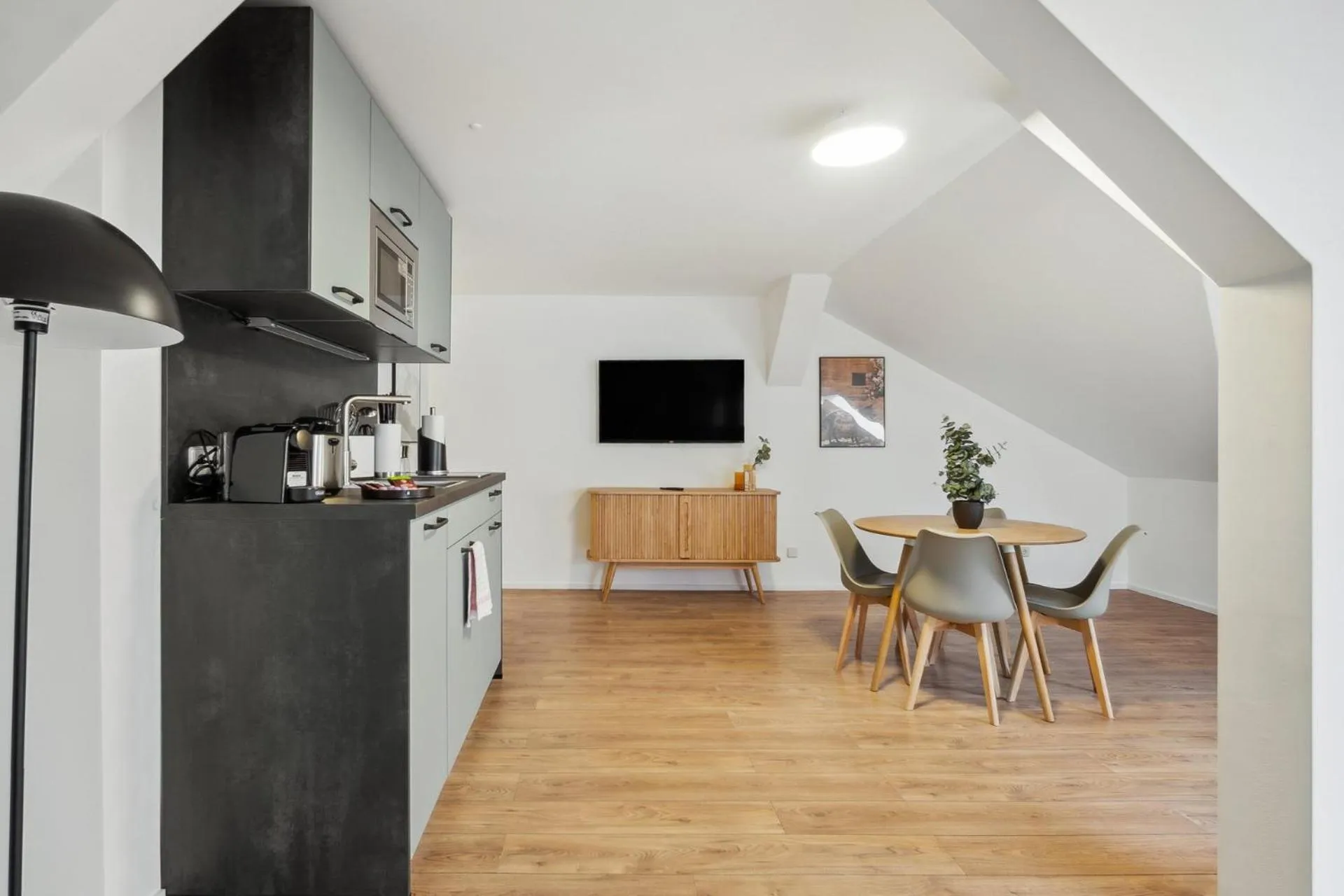 Kitchen or kitchenette in Limehome Dresden Antonstraße