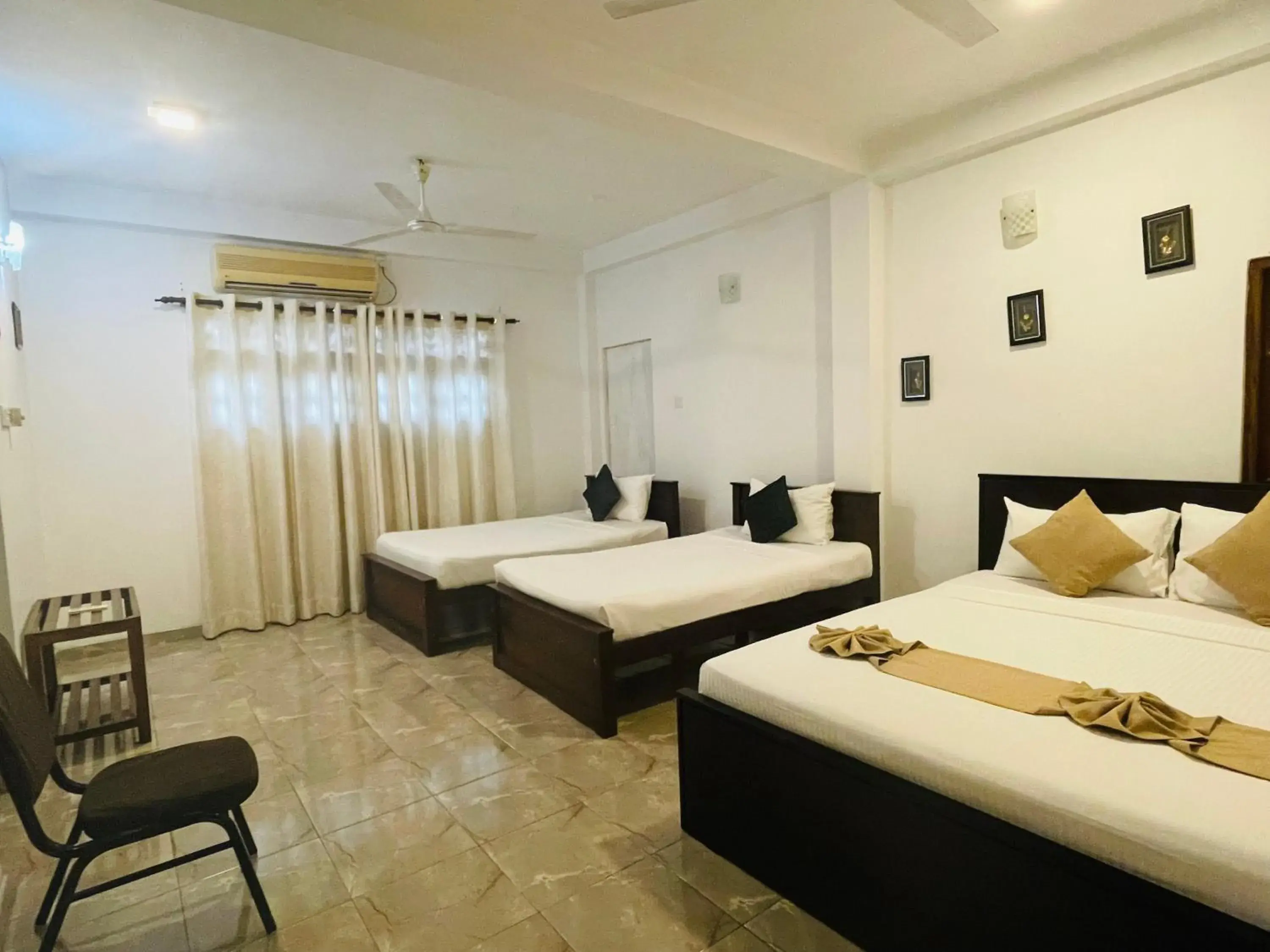 Family Room in Sholay Villa Galle Family Room in Sholay Villa Galle