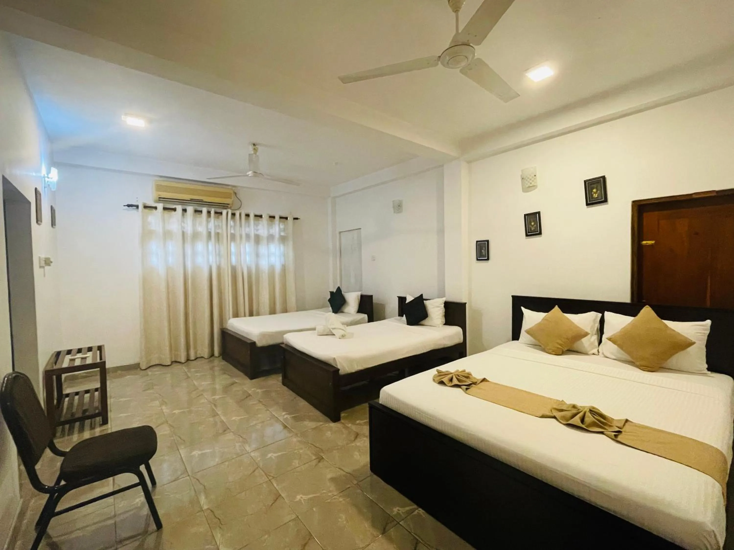 Family Room in Sholay Villa Galle