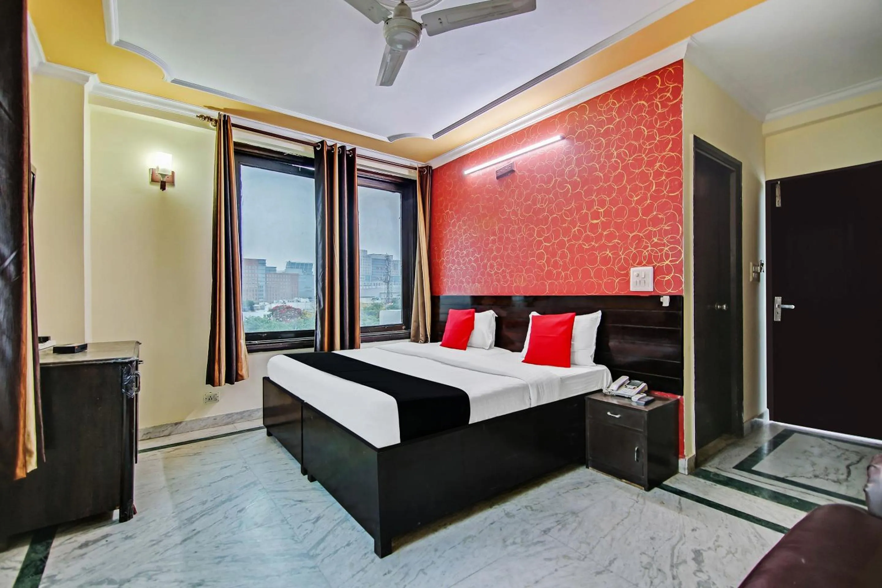 Bedroom in Capital O Tipsyy Near Aravali Biodiversity Park
