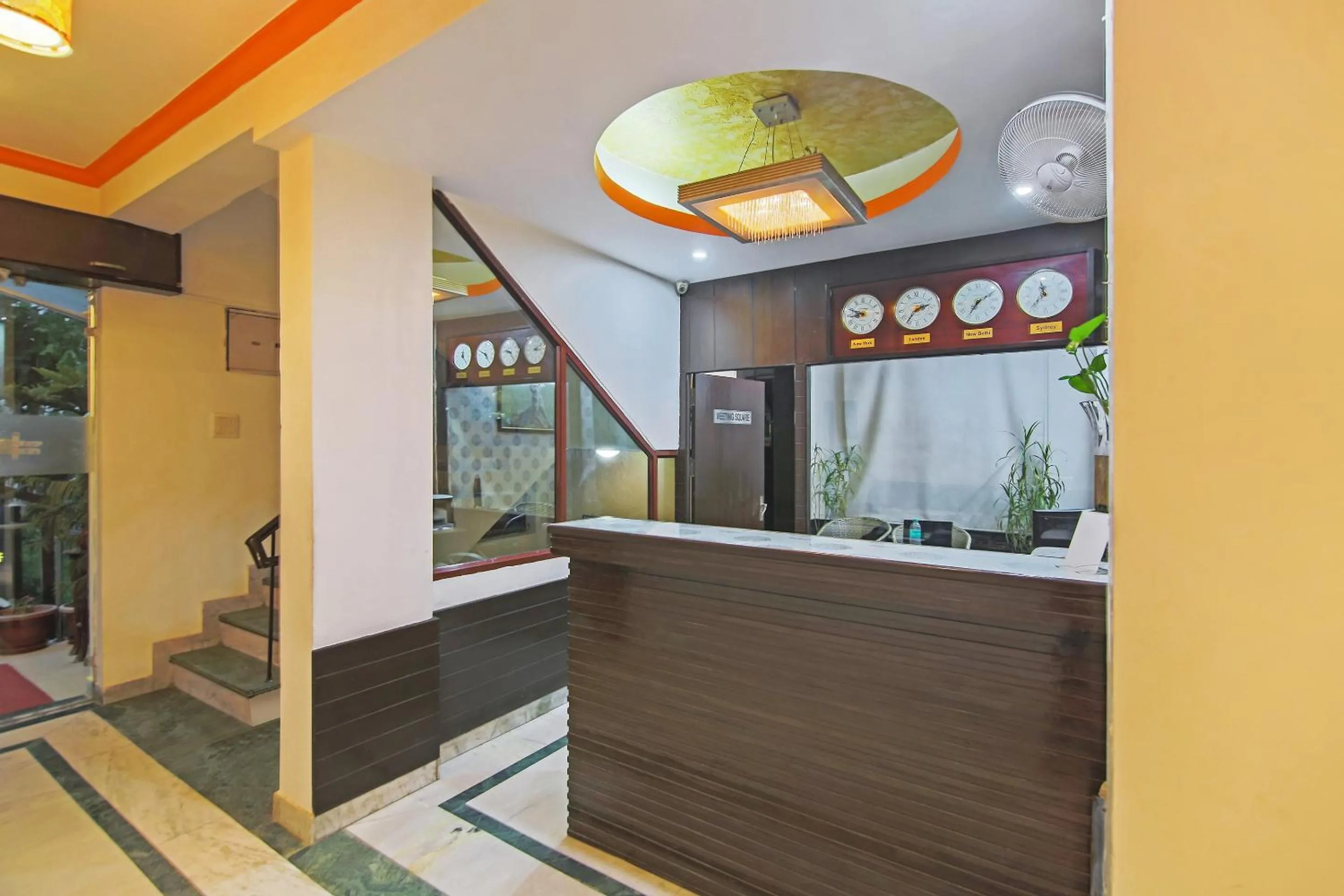 Lobby or reception in Capital O Tipsyy Near Aravali Biodiversity Park