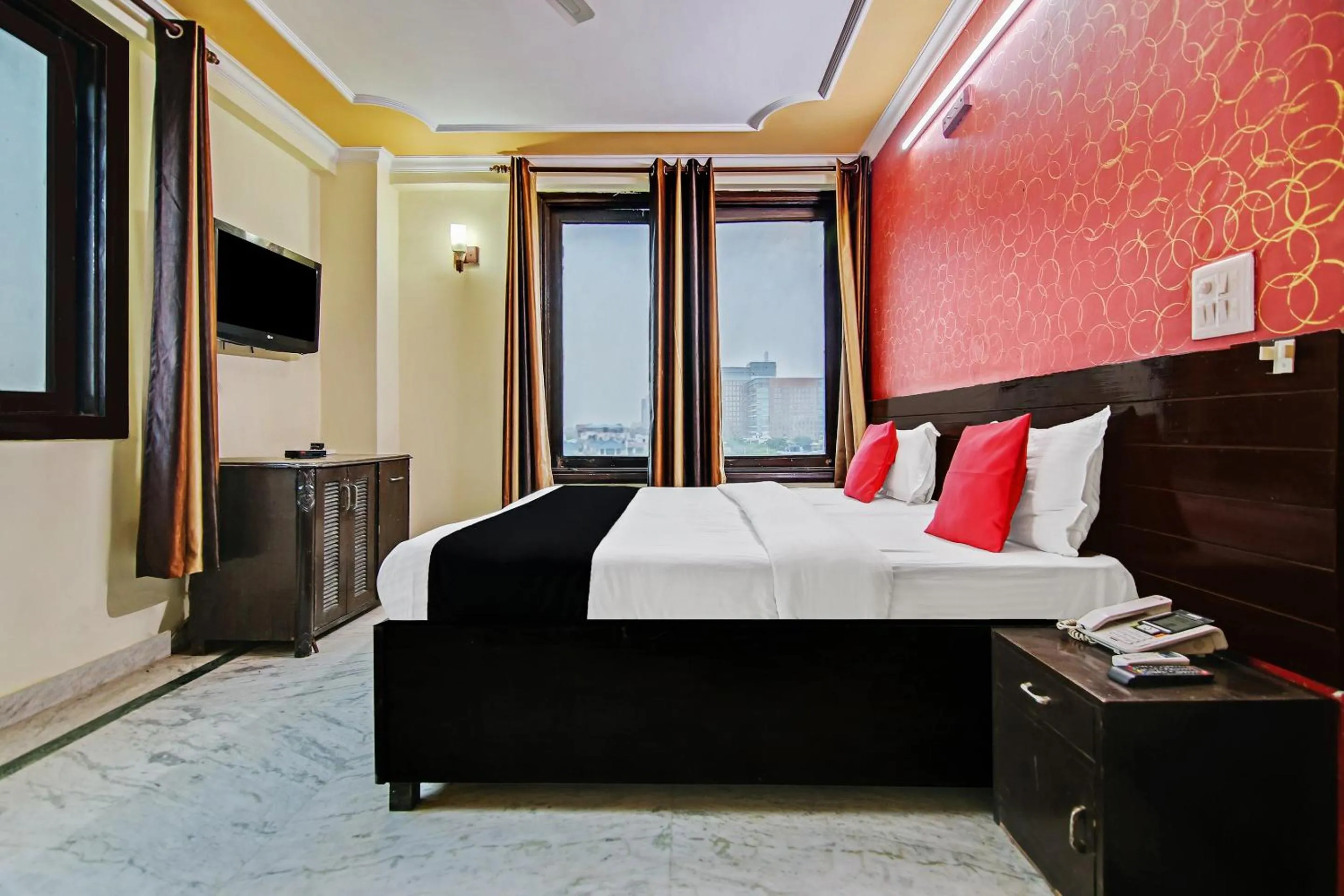 Bedroom in Capital O Tipsyy Near Aravali Biodiversity Park