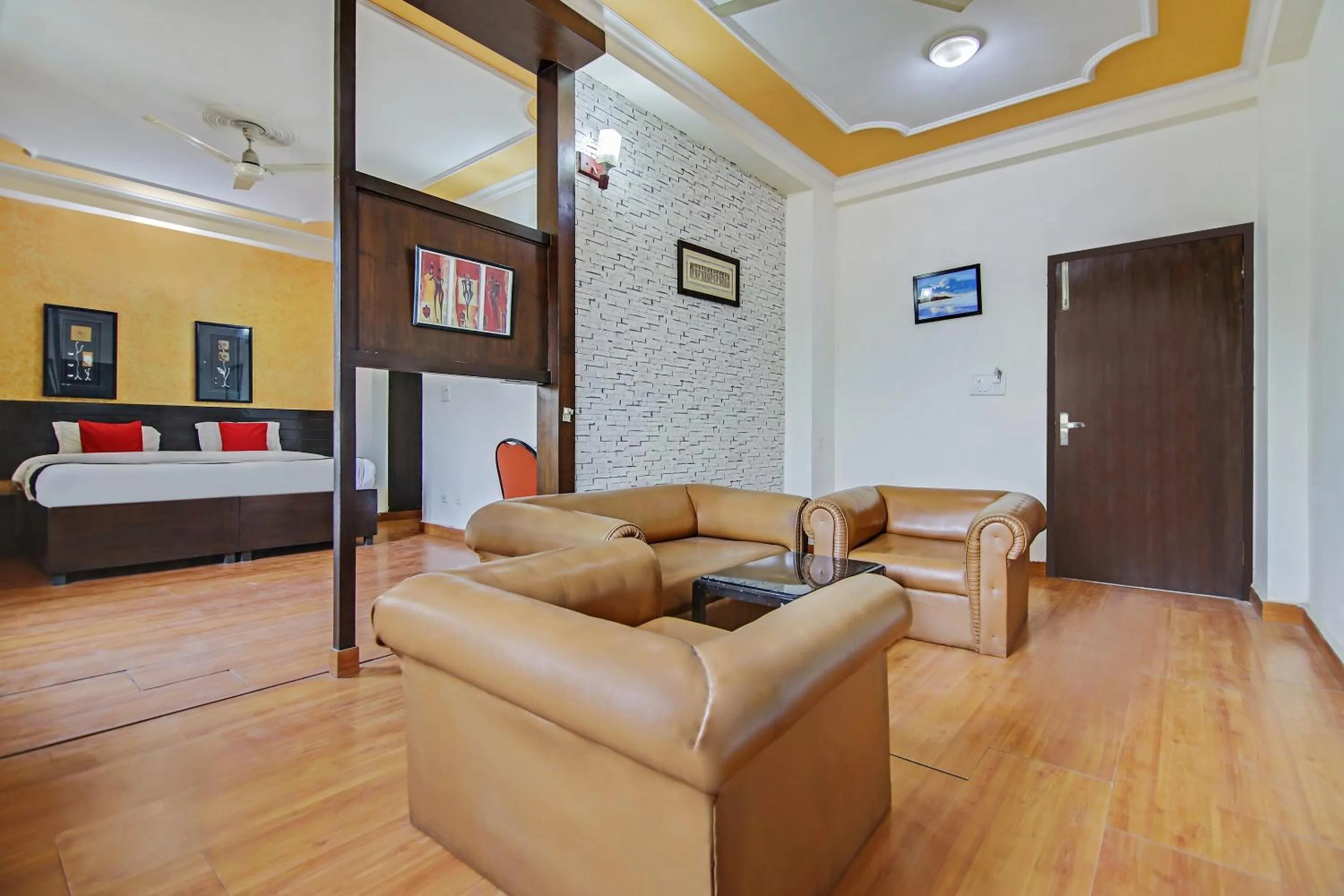 Bedroom in Capital O Tipsyy Near Aravali Biodiversity Park