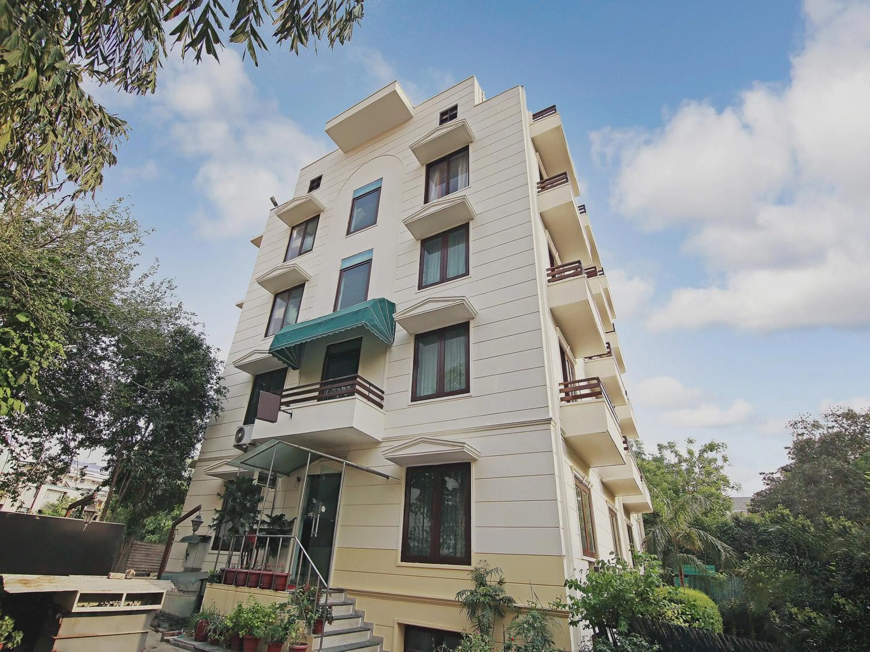 Facade/entrance in Capital O Tipsyy Near Aravali Biodiversity Park