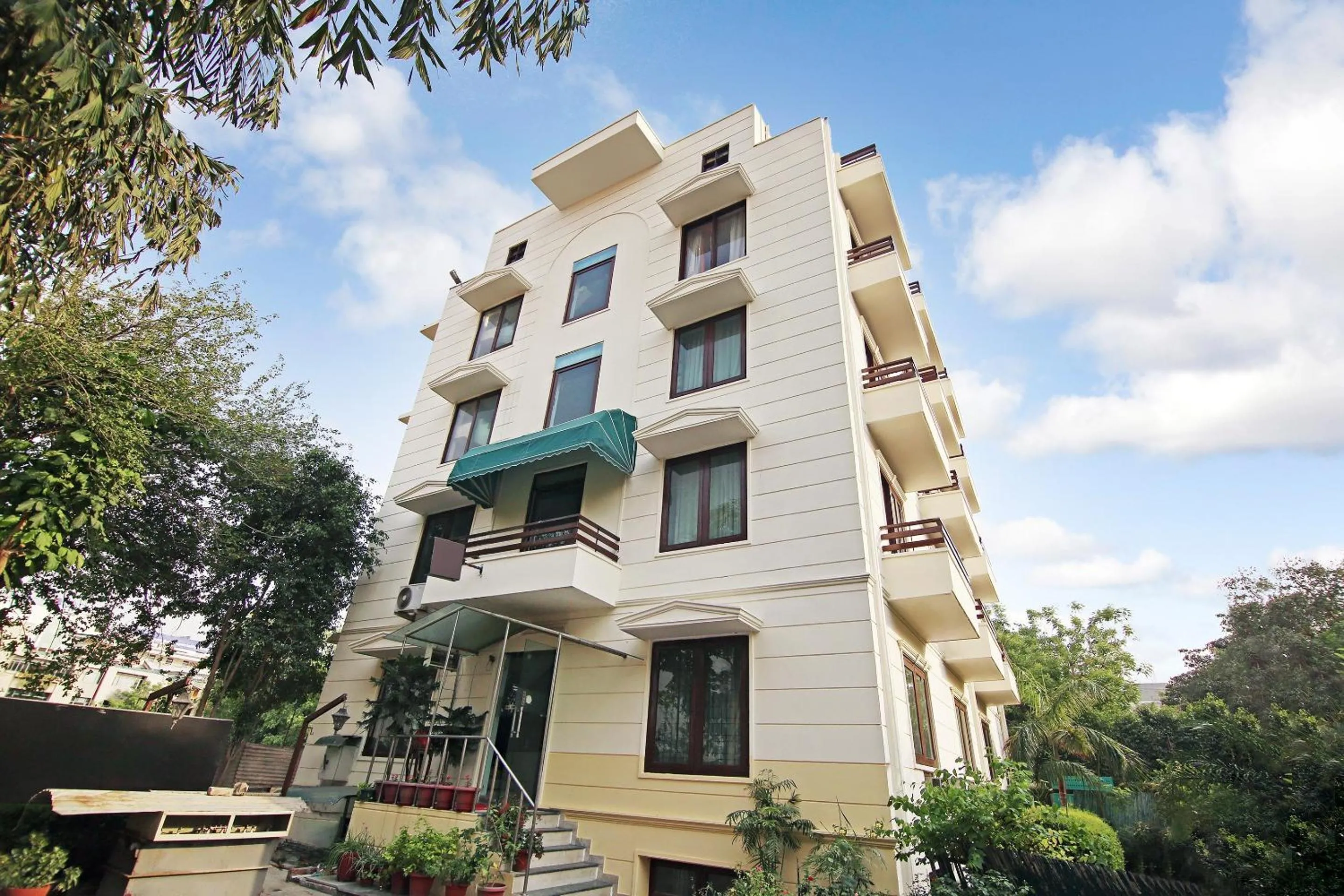 Facade/entrance in Capital O Tipsyy Near Aravali Biodiversity Park
